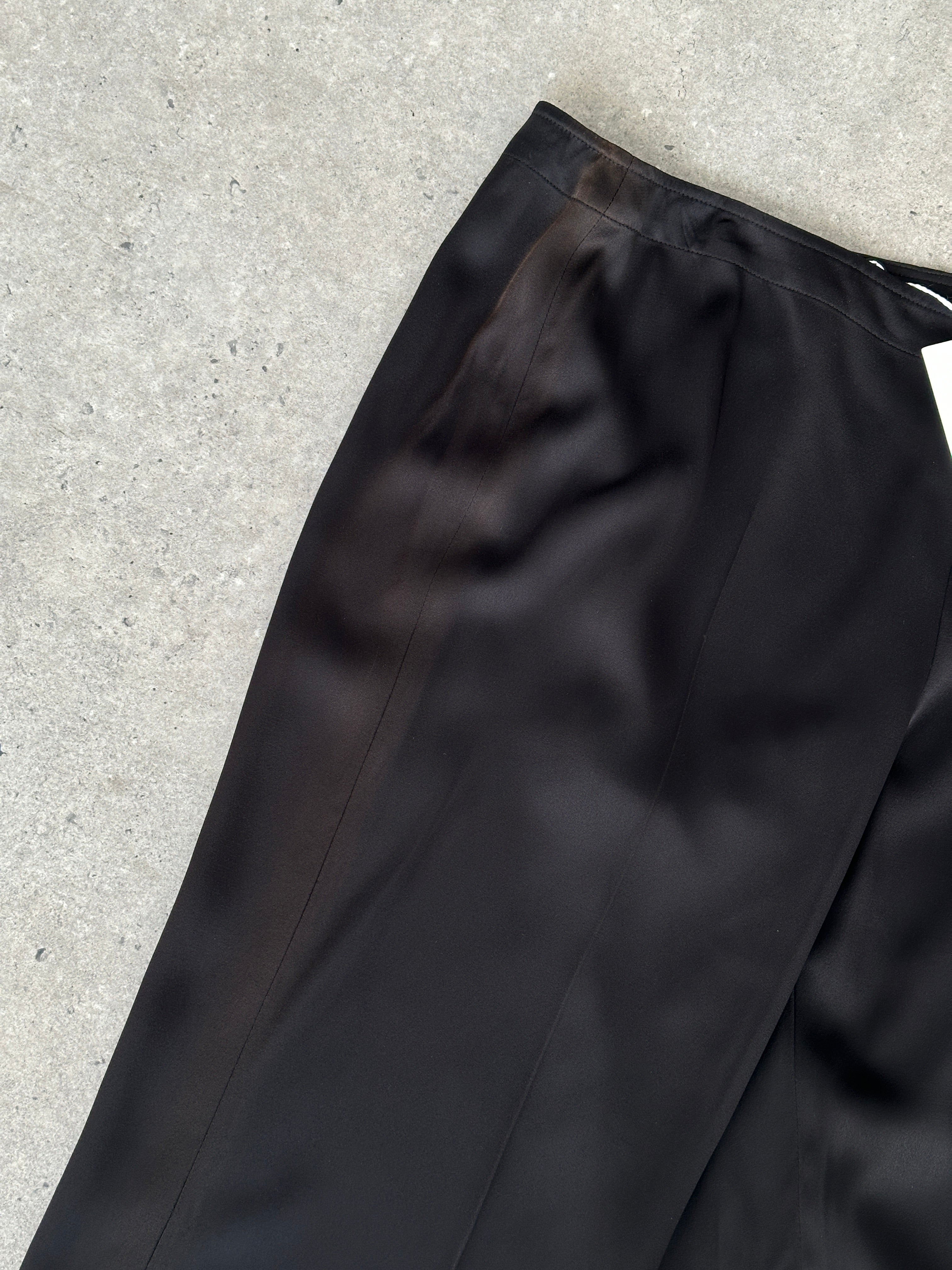 Marella 2000s loose straight leg trousers in W30, beige fabric, showcasing relaxed fit and classic style on a hanger.