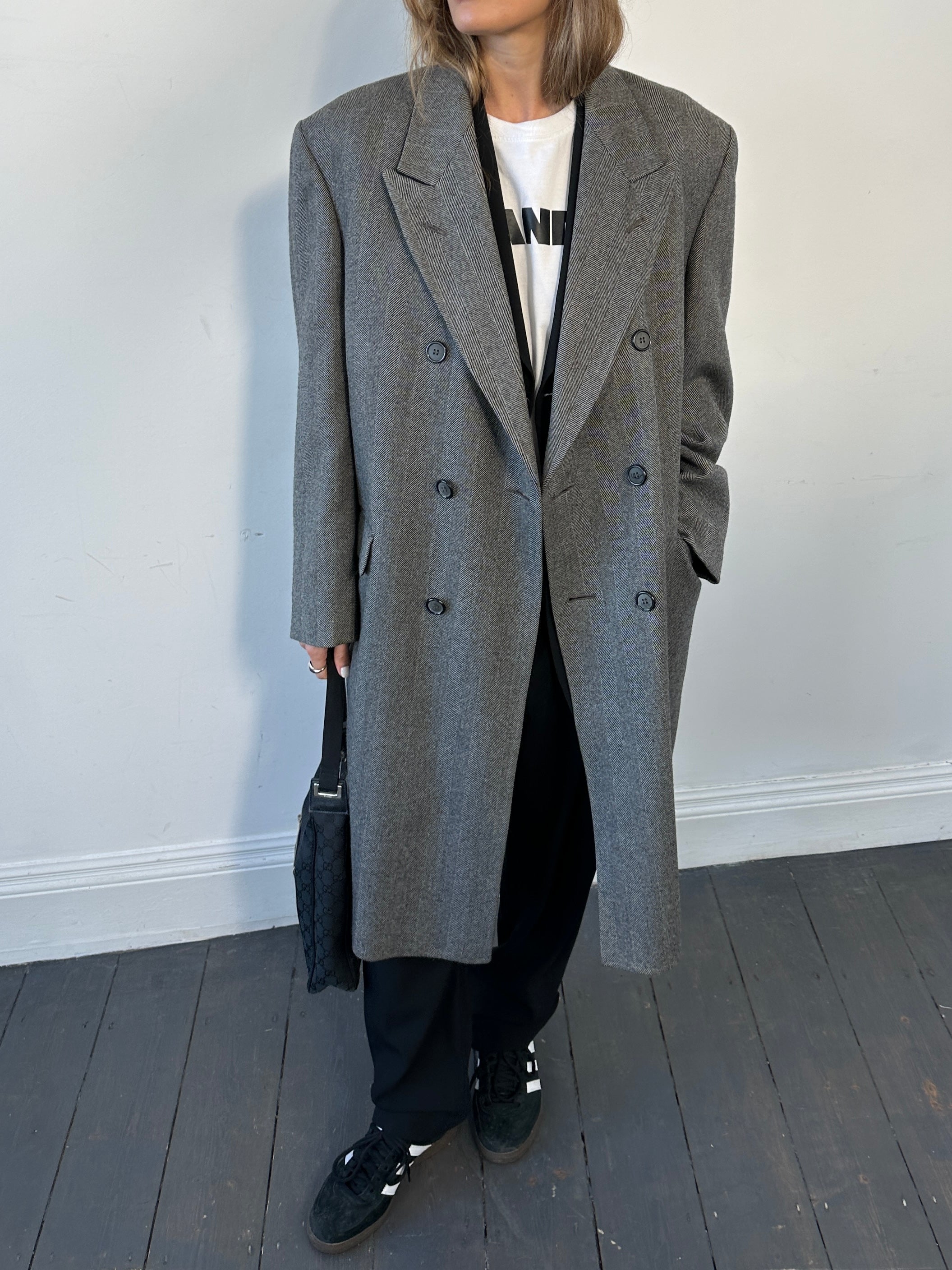 Vintage British vintage pure wool double-breasted herringbone coat in size L/XL, classic style with tailored lapels and textured fabric.