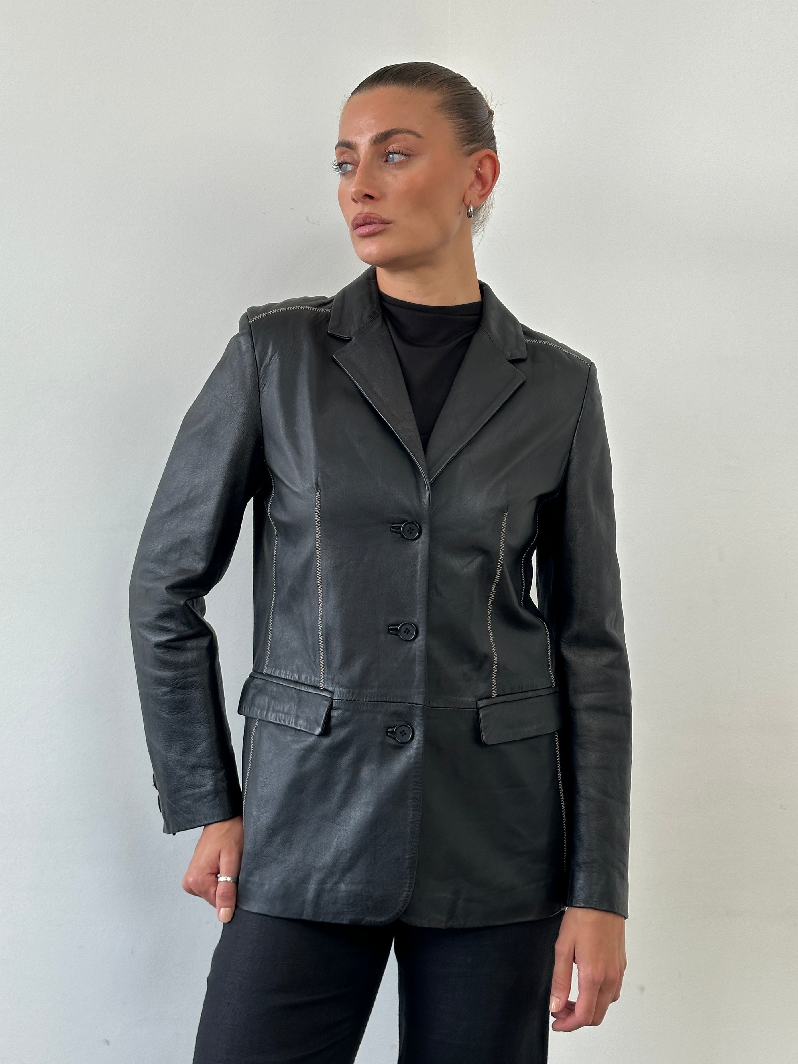 Conbipel single-breasted leather blazer jacket in size M, stylish men's leather jacket with classic design and smooth leather finish.