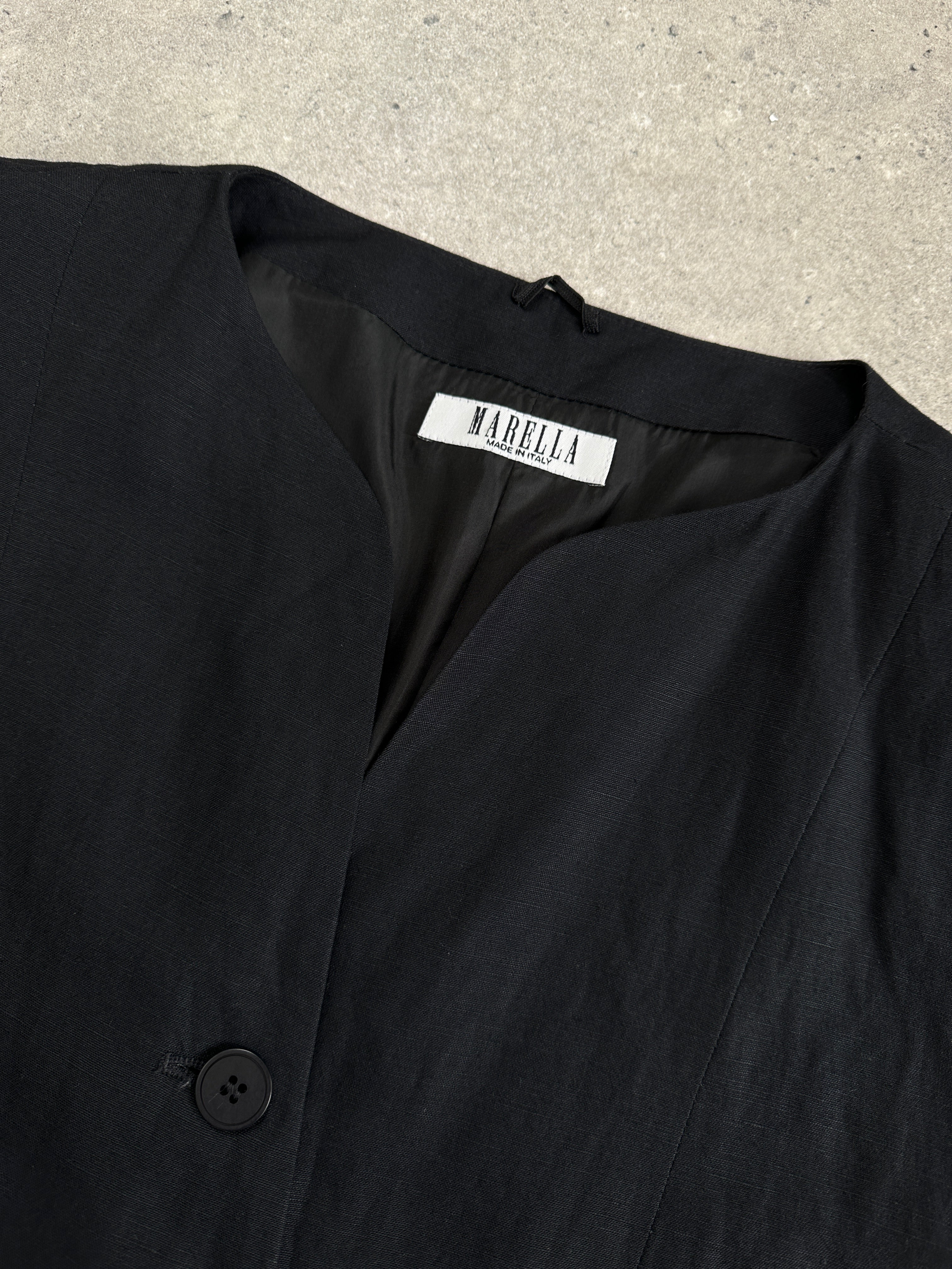 Marella linen short sleeve cropped blazer top in neutral color, tailored fit, with lapel collar and front button closure.