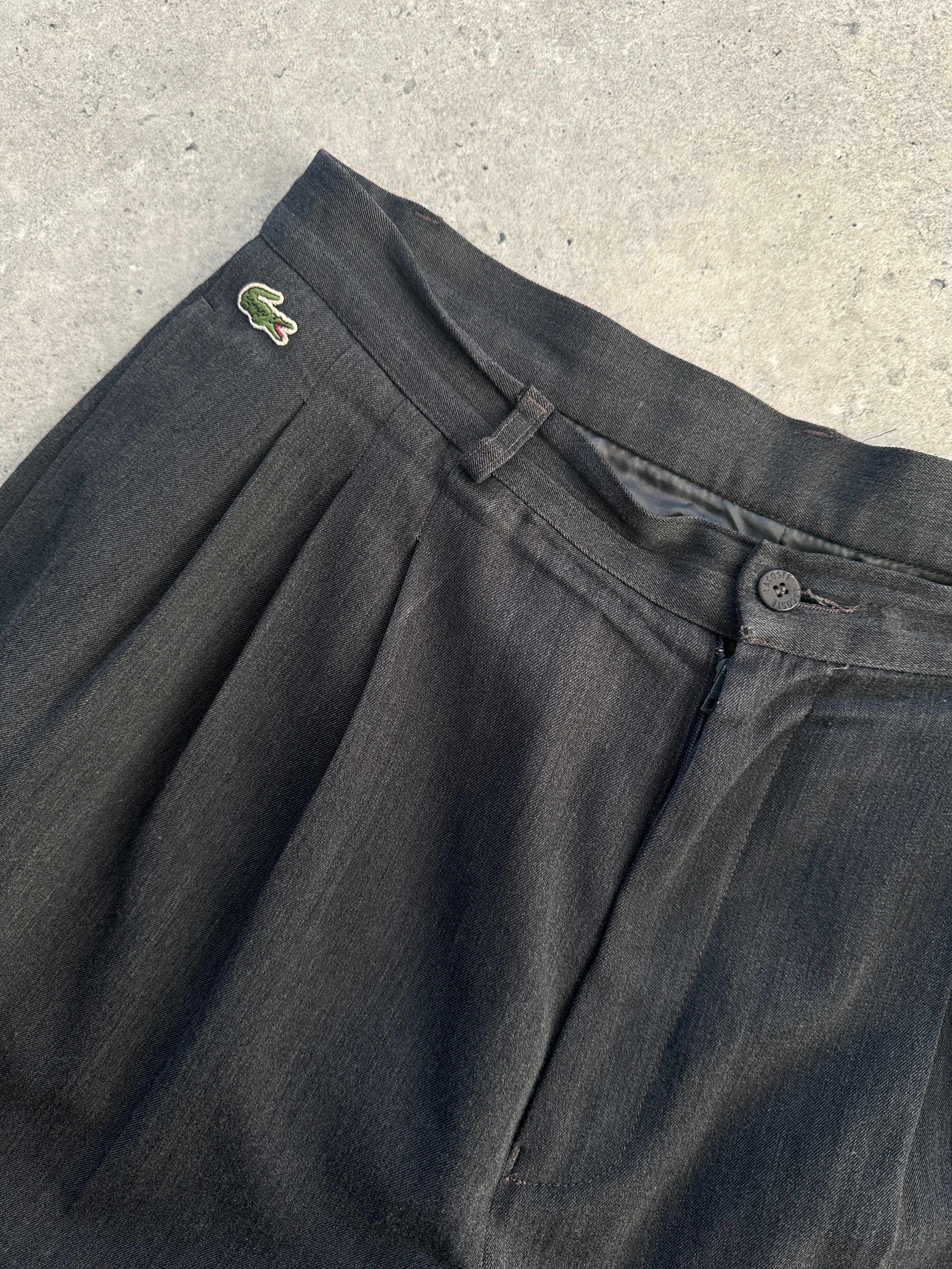Lacoste wool pleated balloon leg logo trousers in size W30, featuring a tailored fit and classic Lacoste branding.