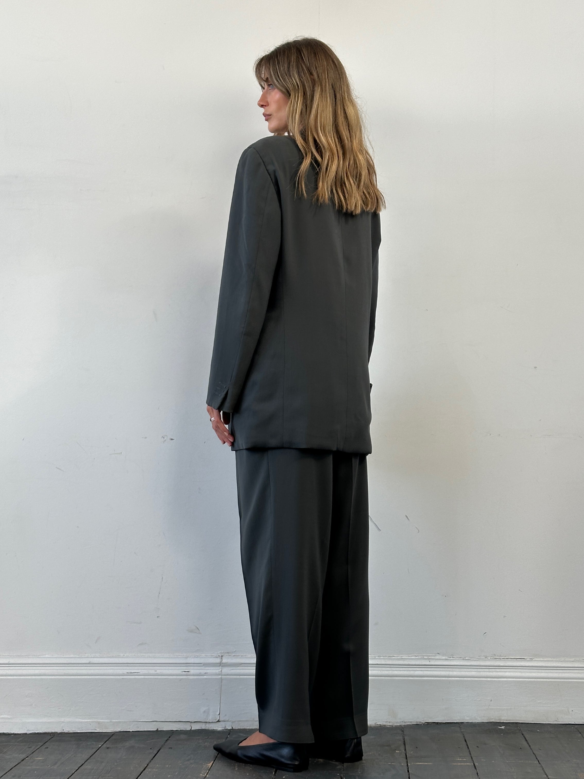 Giorgio Armani Le Collezioni wool relaxed single-breasted suit jumpsuit in size 42R/W34, stylish and tailored for a modern look.