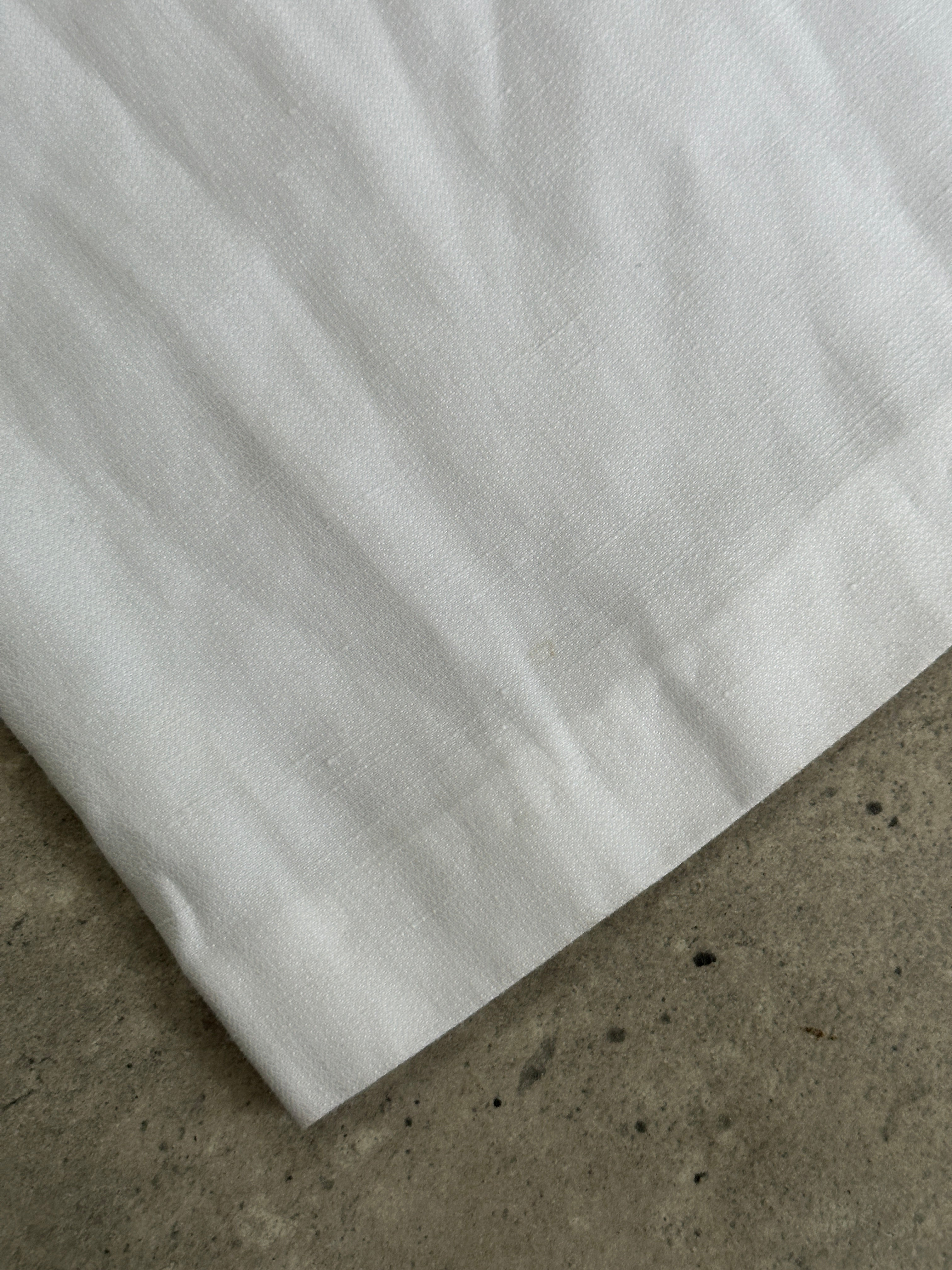Vintage linen straight-leg high-waisted trousers in size W28, featuring a classic design and neutral color.