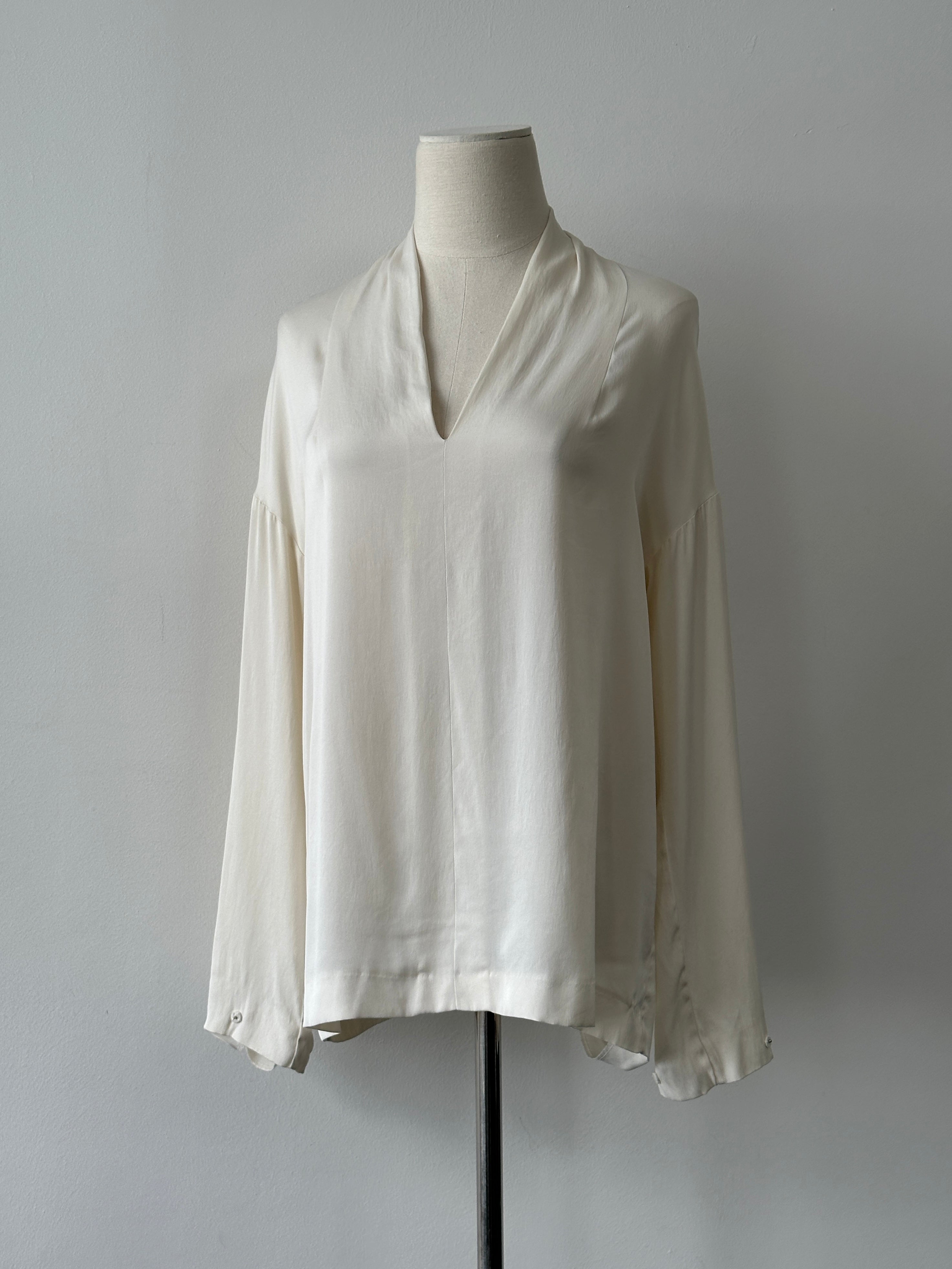 Winser London Pure Silk Minimal V Neck Top - M