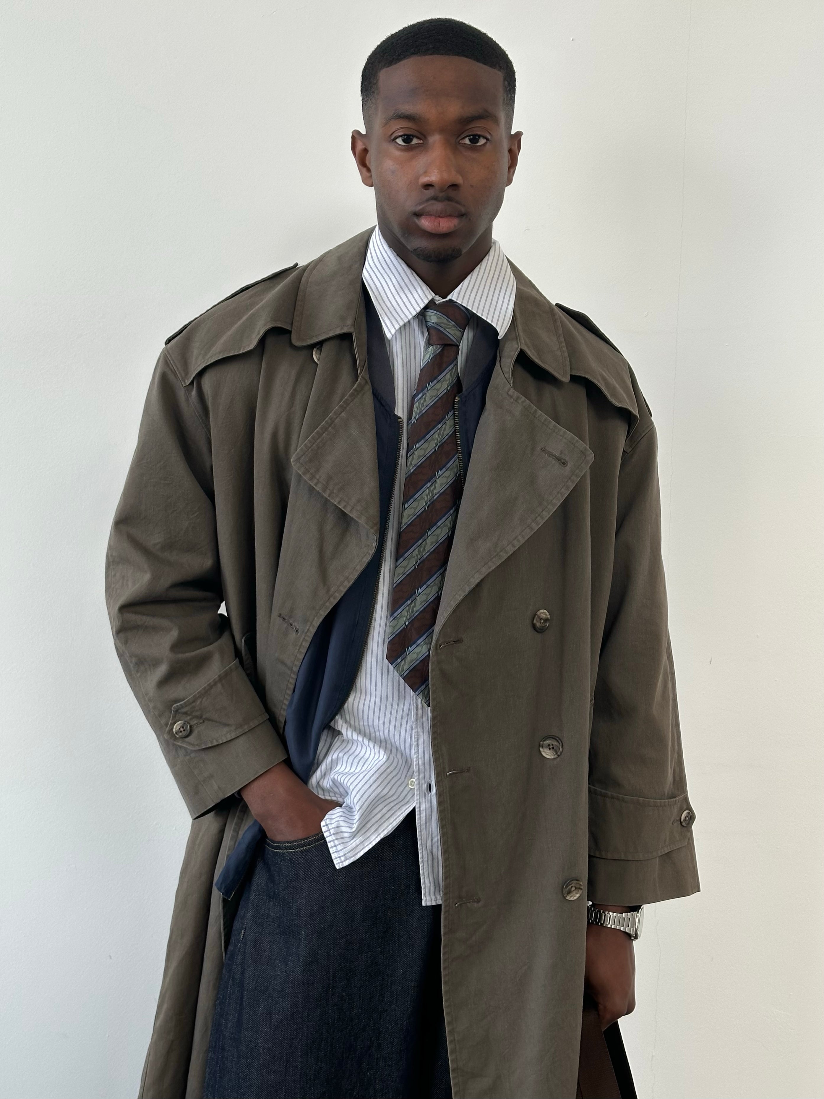 Christian Dior Le Connaisseur 1980s cotton double-breasted trench coat in XL, showcasing classic design and beige color.