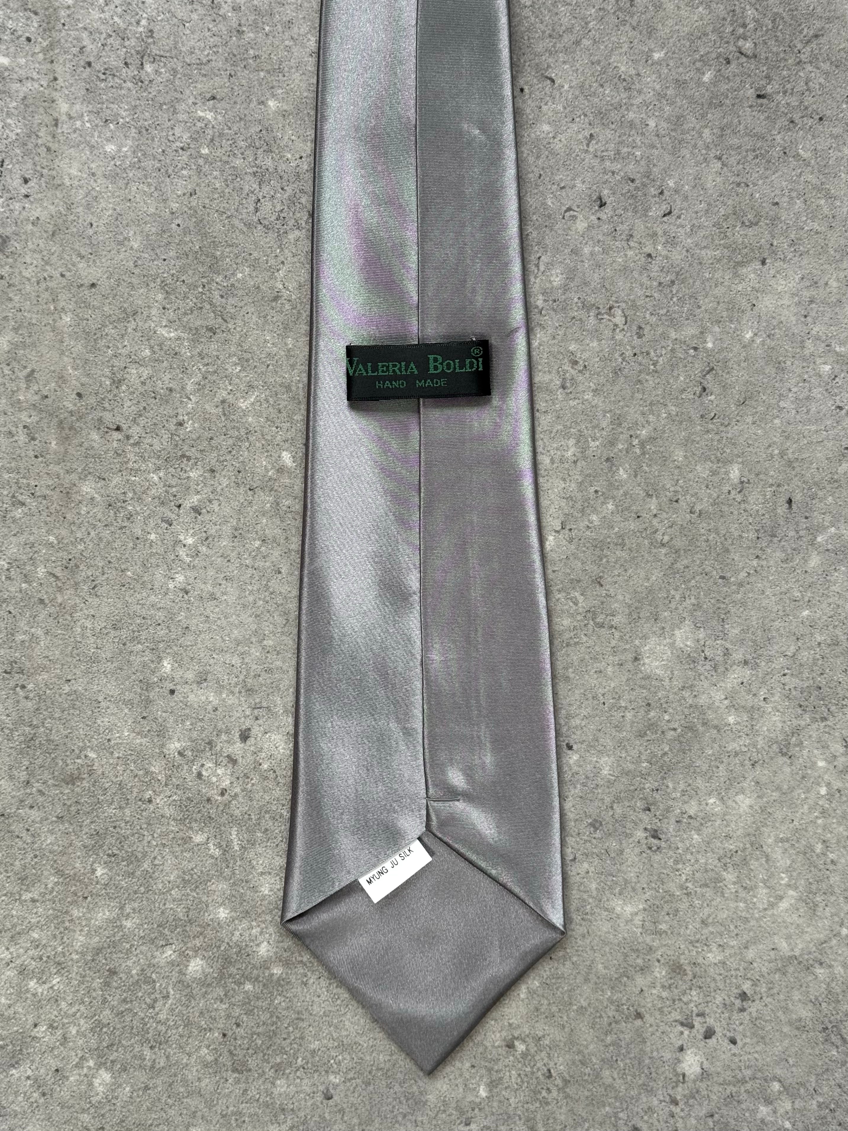 Vintage 1990s pure silk handmade wide tie with intricate pattern, showcasing classic craftsmanship and retro style.
