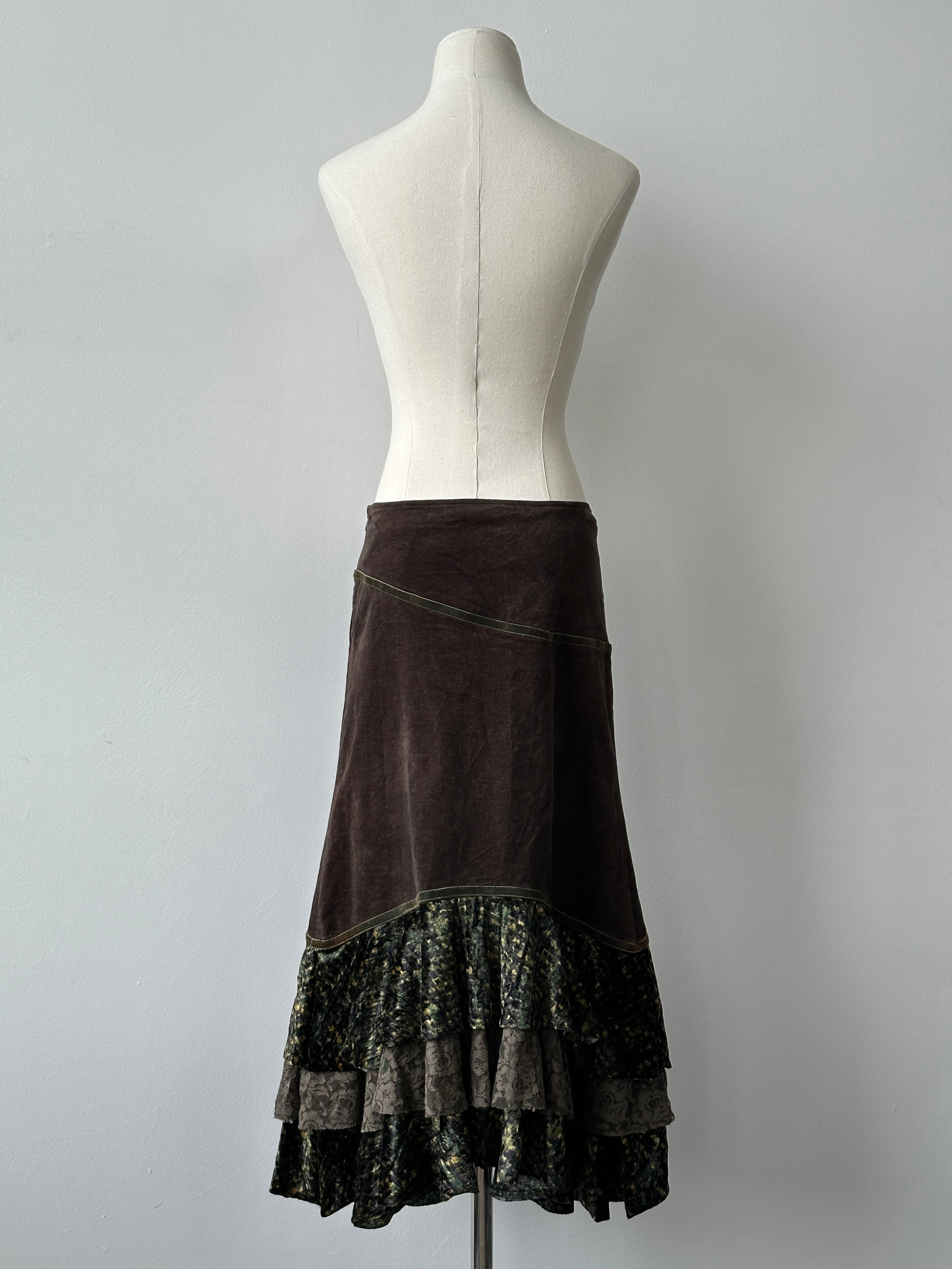 Italian Vintage 1990s Pleated Layered Lace Skirt - W28