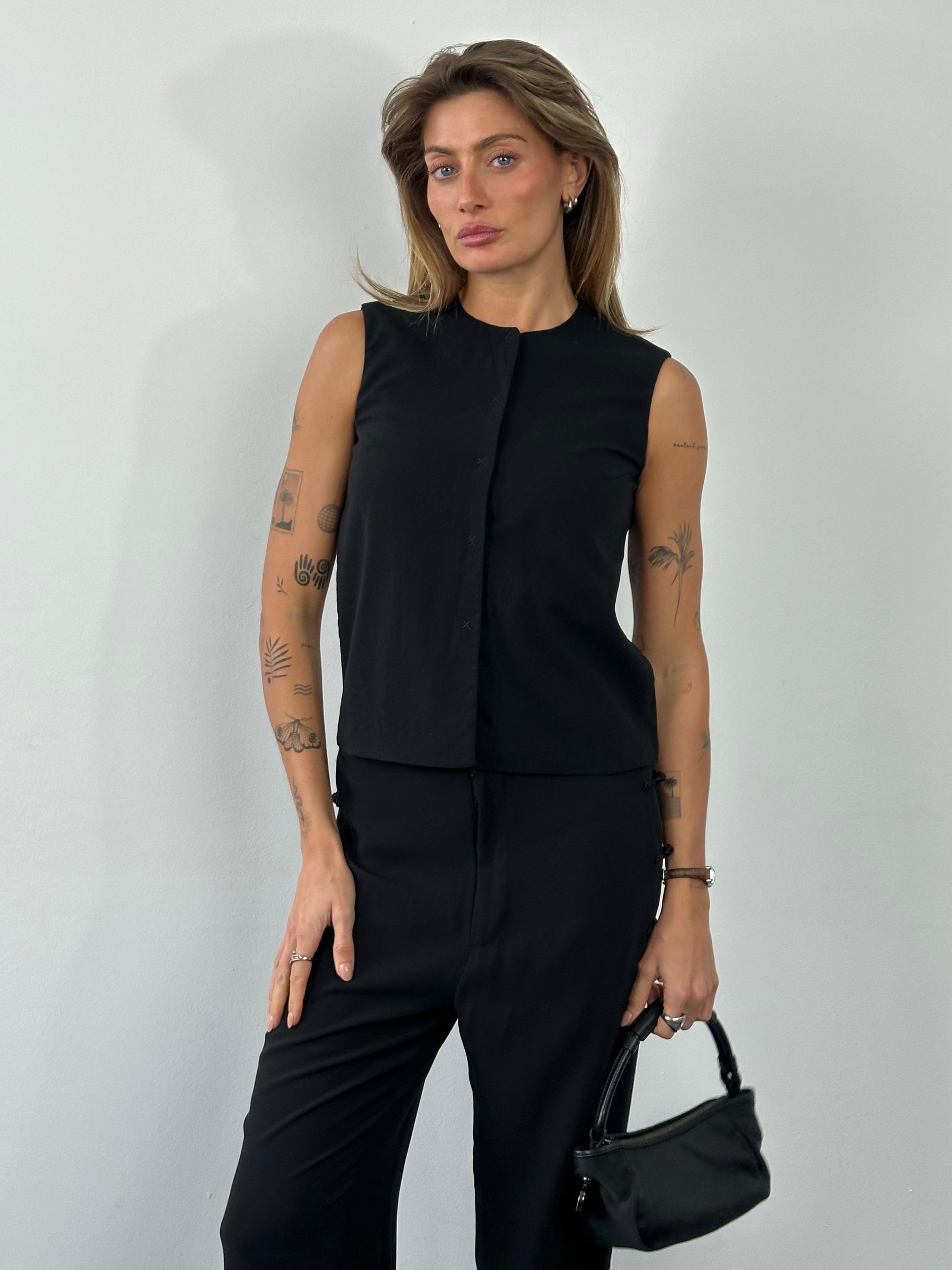 Nicole Farhi 1990s pure wool sleeveless top in XS, beige color, close-up of the sleeveless top fabric and neckline.
