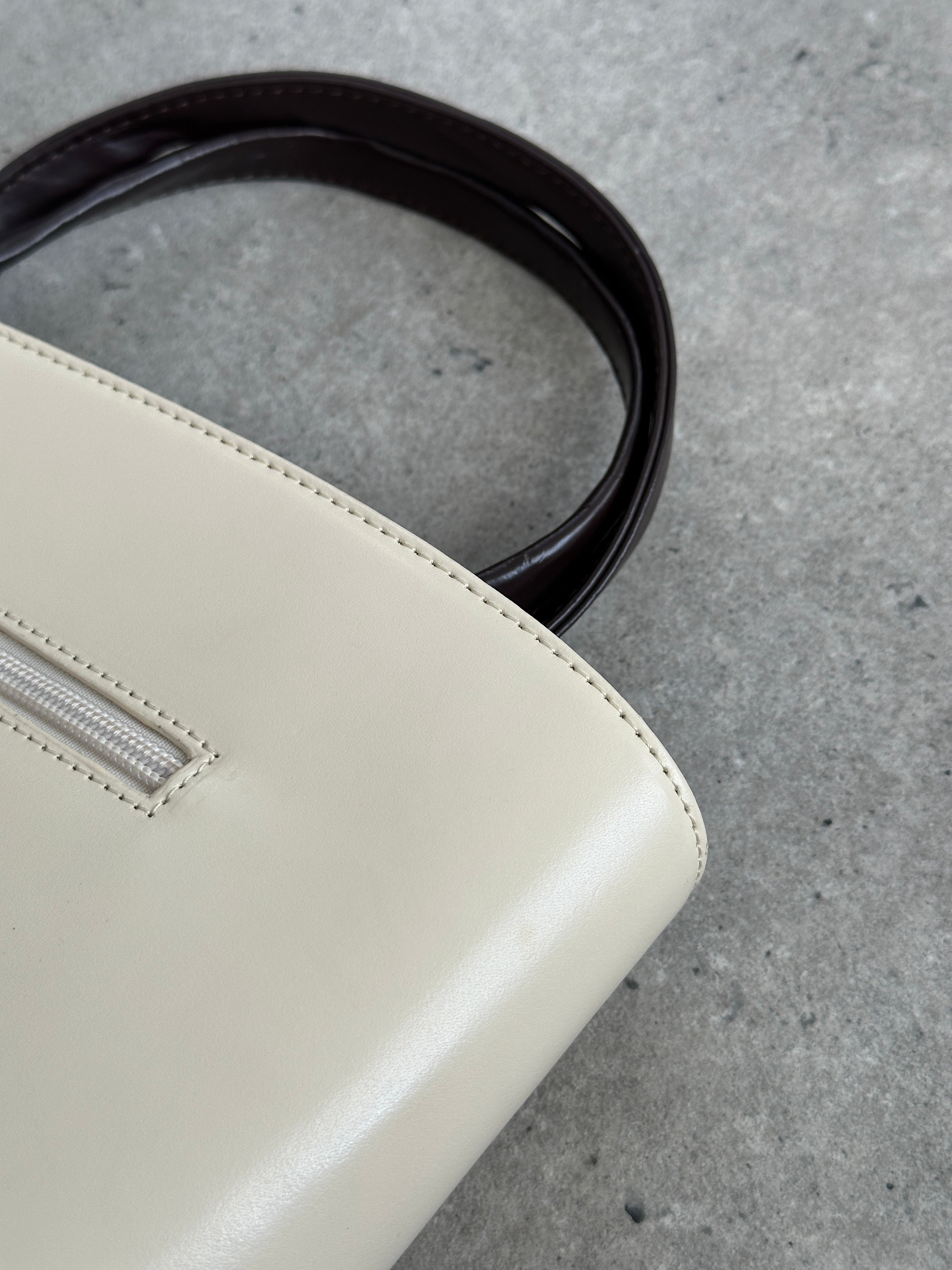 Italian Vintage 2000s Curved Leather Hand Bag