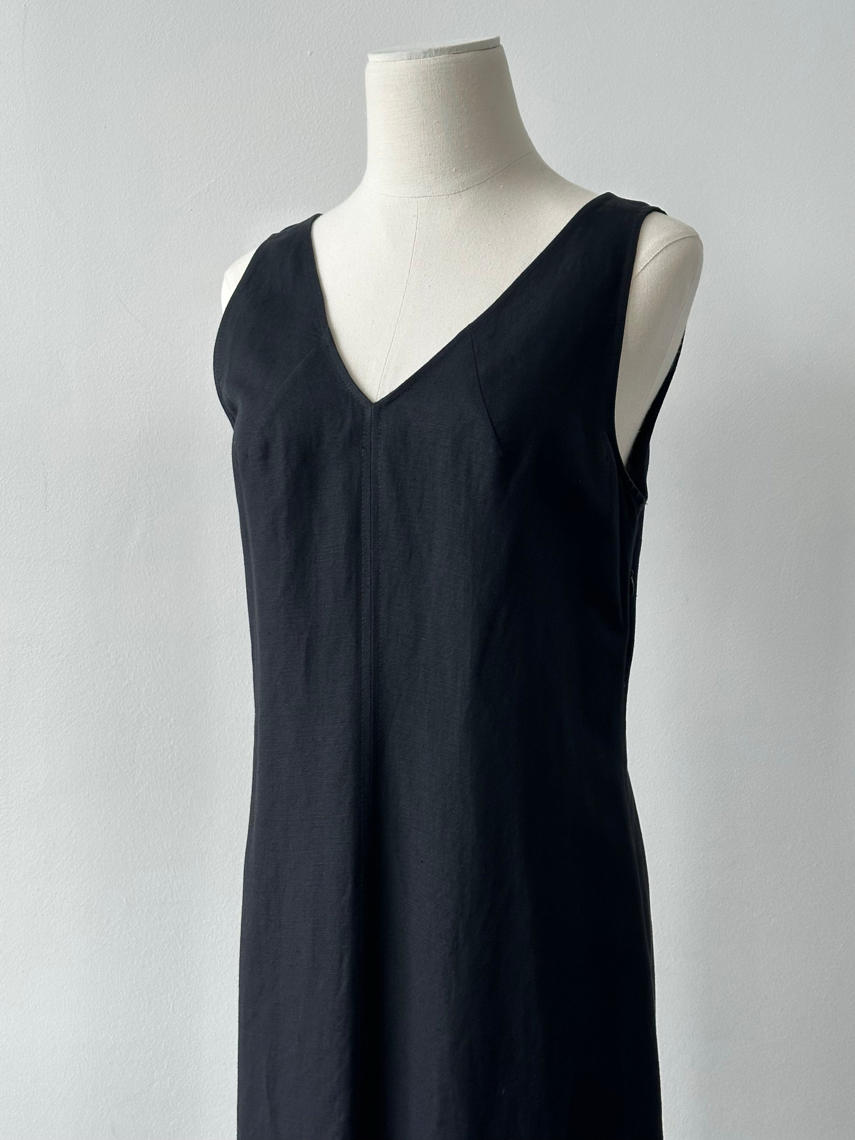 Marella 1990s linen V-neck floor-length dress in natural beige, featuring a relaxed fit and elegant flowy silhouette.