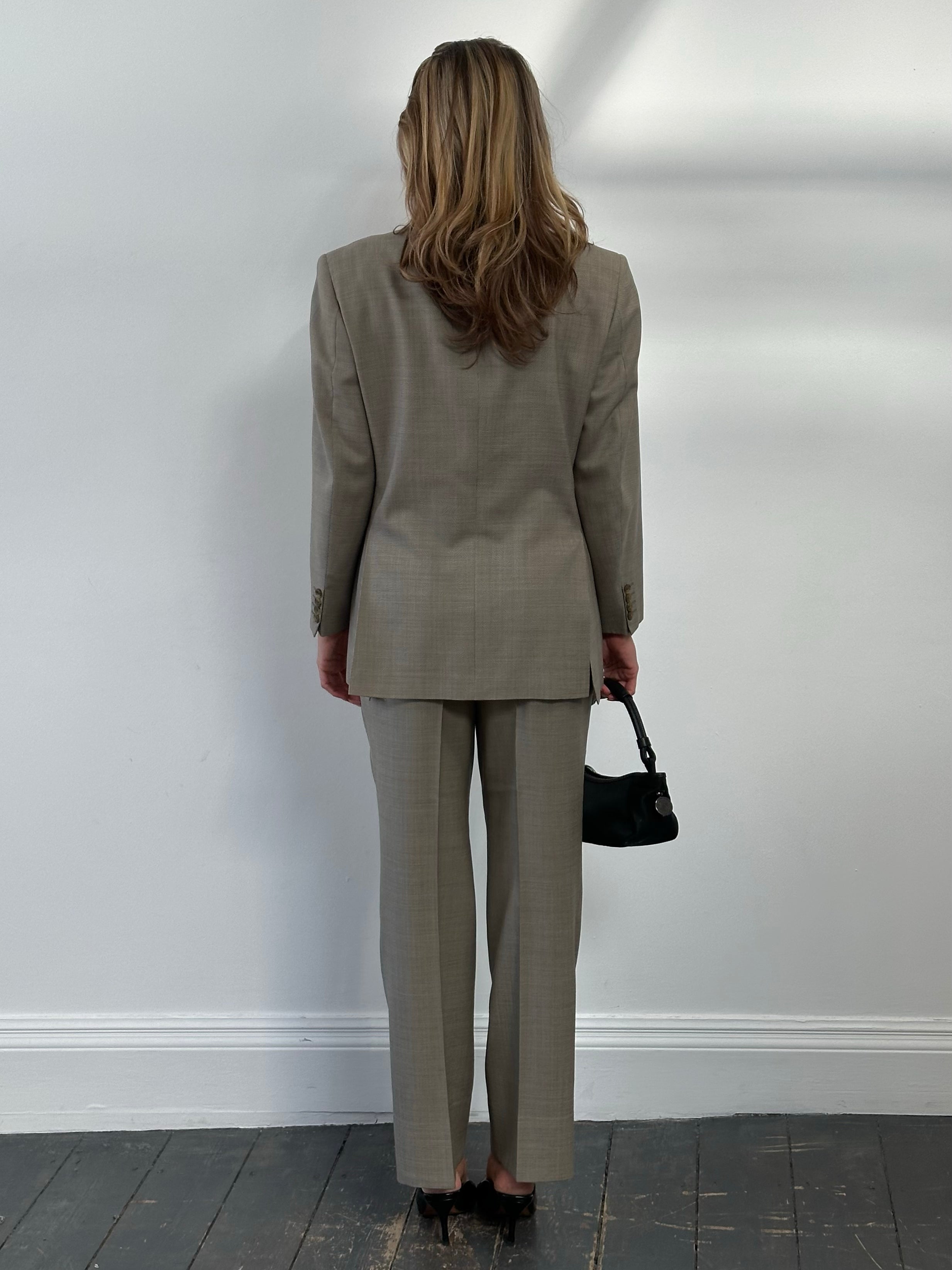 Burberry 1990s pure wool single-breasted suit, tailored fit, with notch lapels and classic design, displayed on a neutral background.