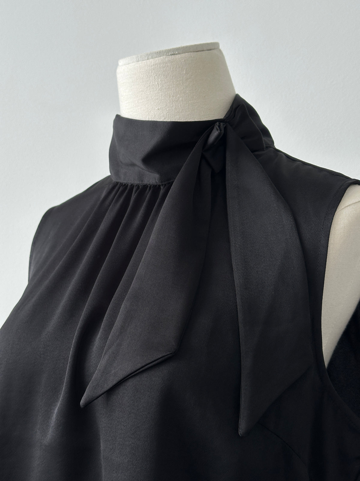 DKNY Satin Sleeveless Neck Tie Top - M-L