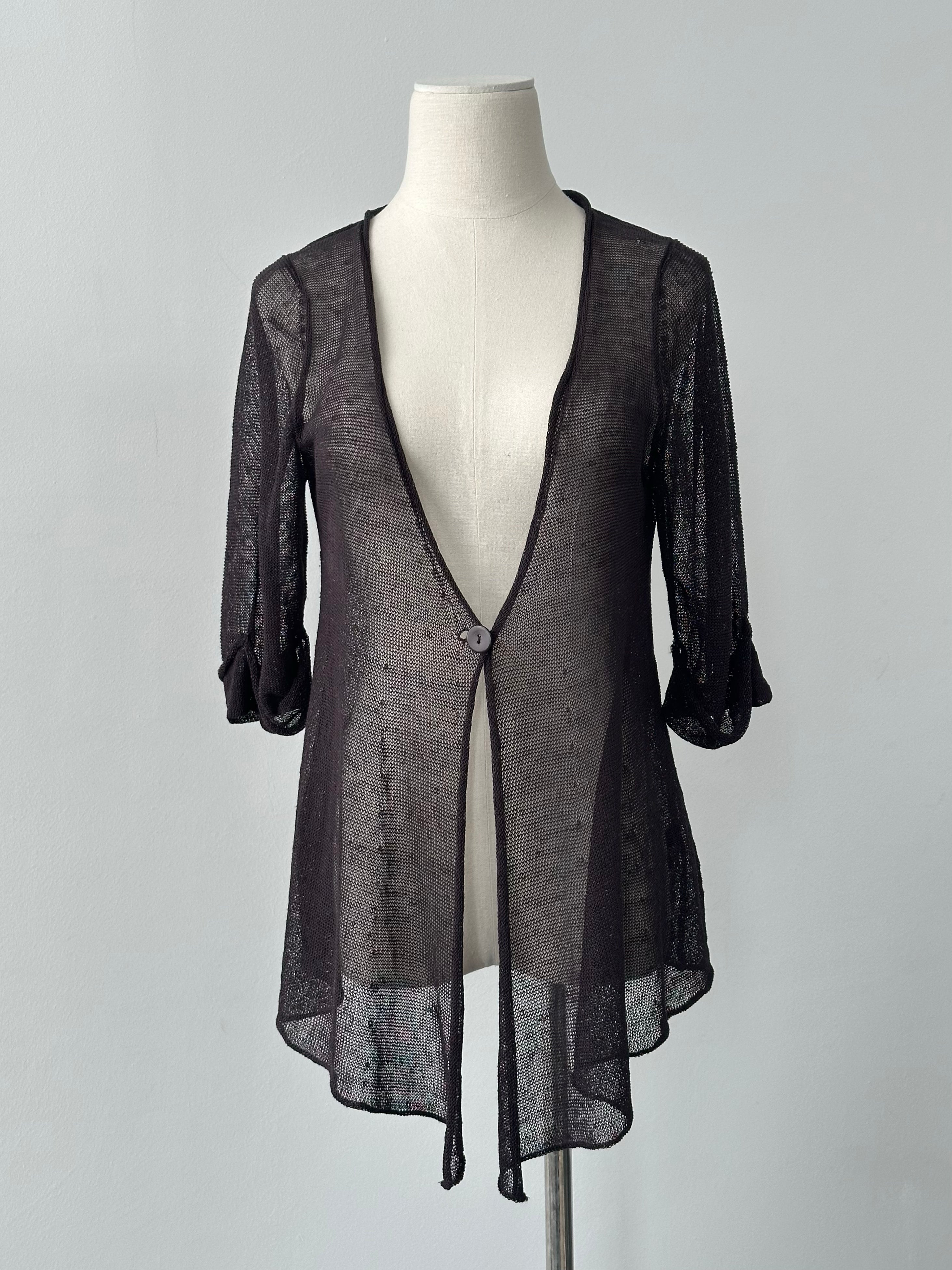 Vintage 2000s linen single-button cardigan, size M, featuring a classic design with a textured fabric and a single front button.