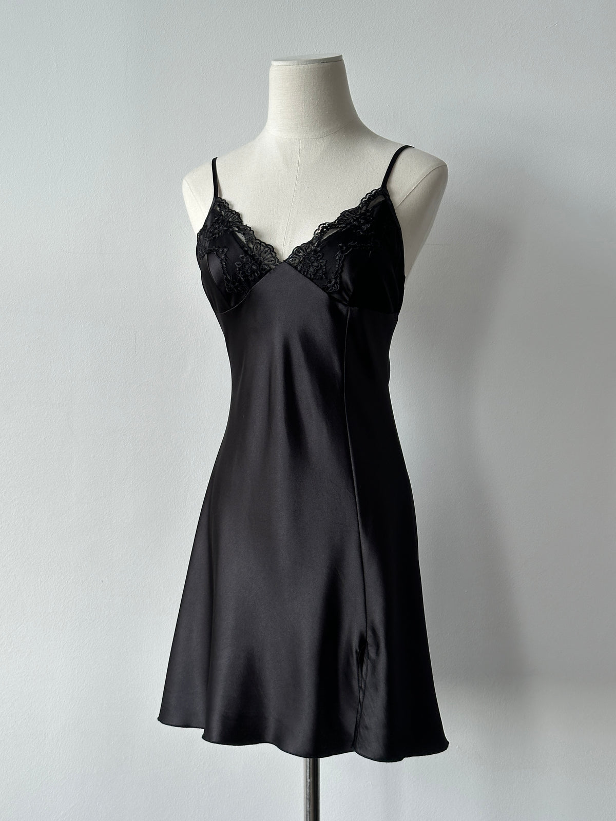 Vintage 2000s Satin Lace Sleevless Mini Slip Fitted Dress - XS