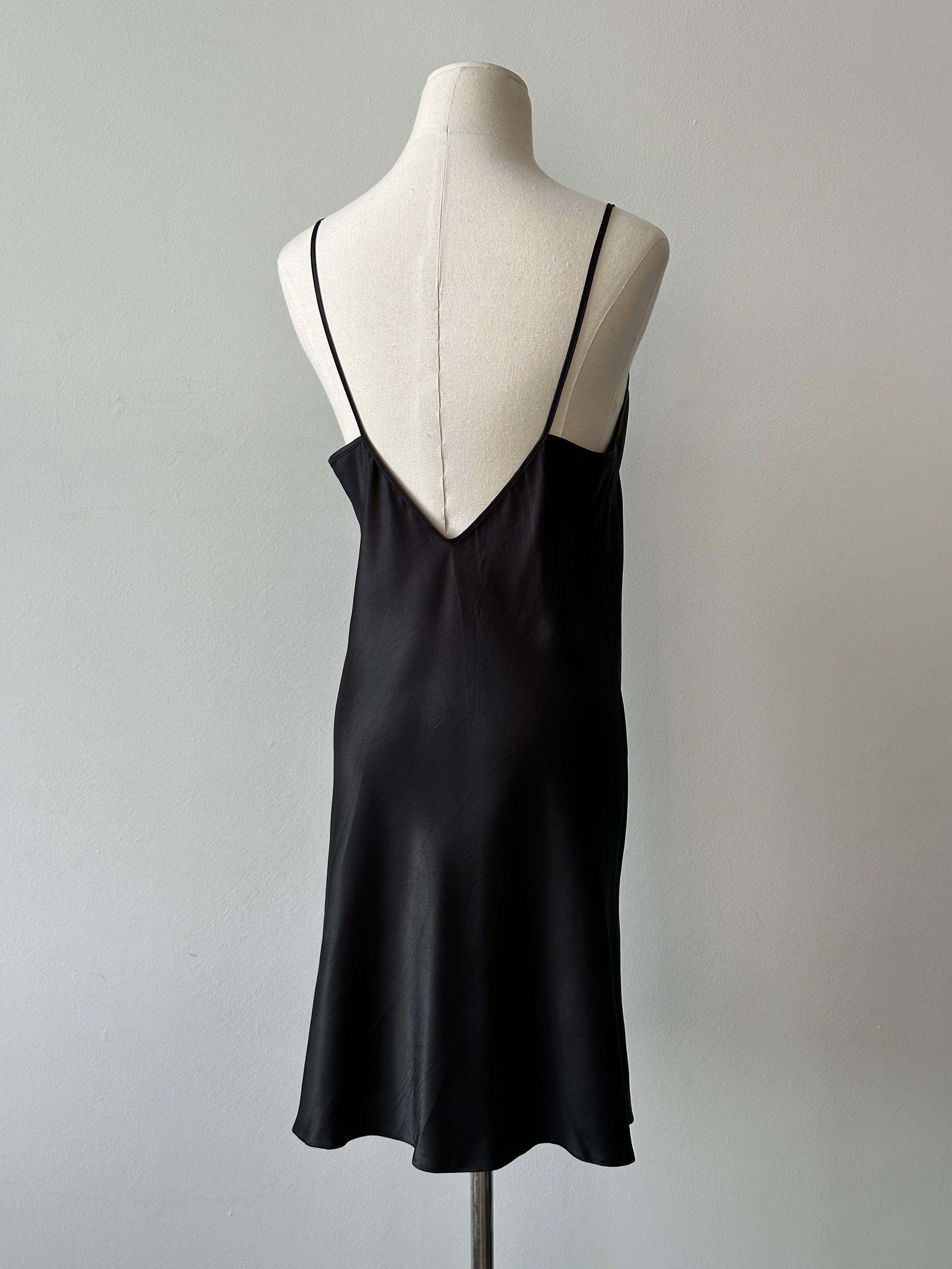 Vintage 1990s satin sleeveless dress, size M, featuring a classic 90s style with smooth fabric and elegant fit.