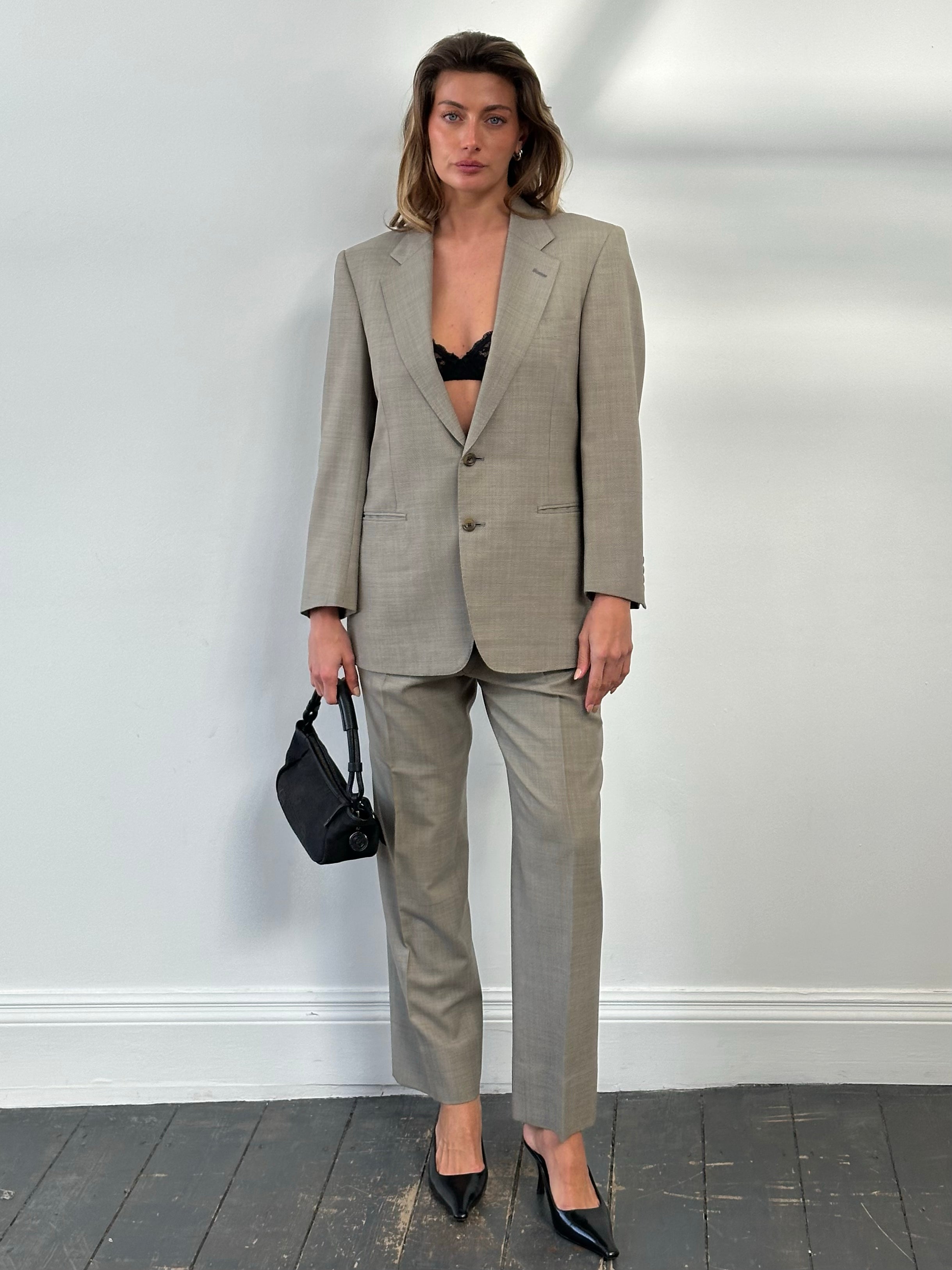 Burberry 1990s pure wool single-breasted suit, tailored fit, in classic design, with lapel collar and button closure.