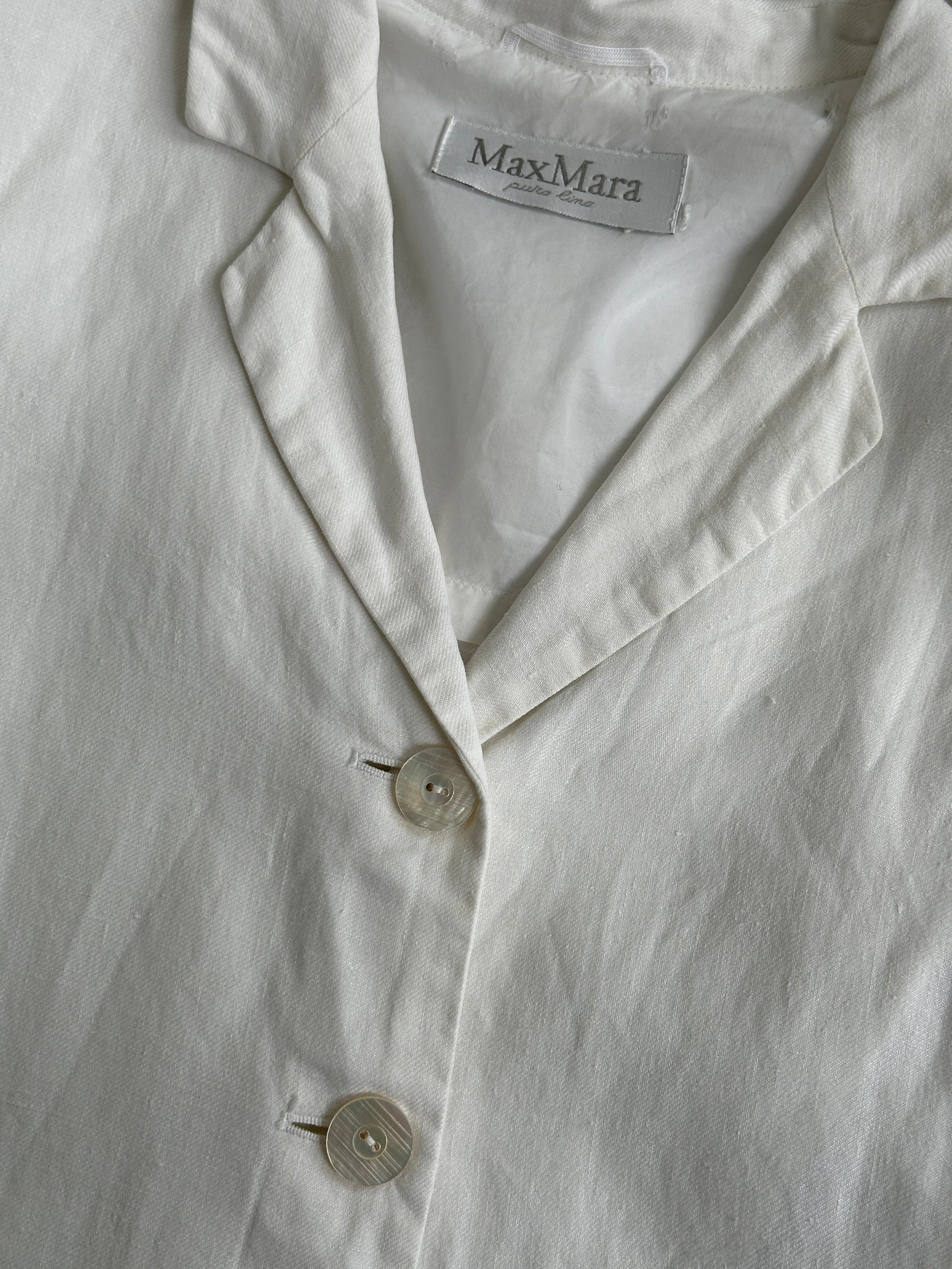 Max Mara 1990s pure linen single-breasted jacket in size S, shown in beige with classic tailored fit and lapel collar.