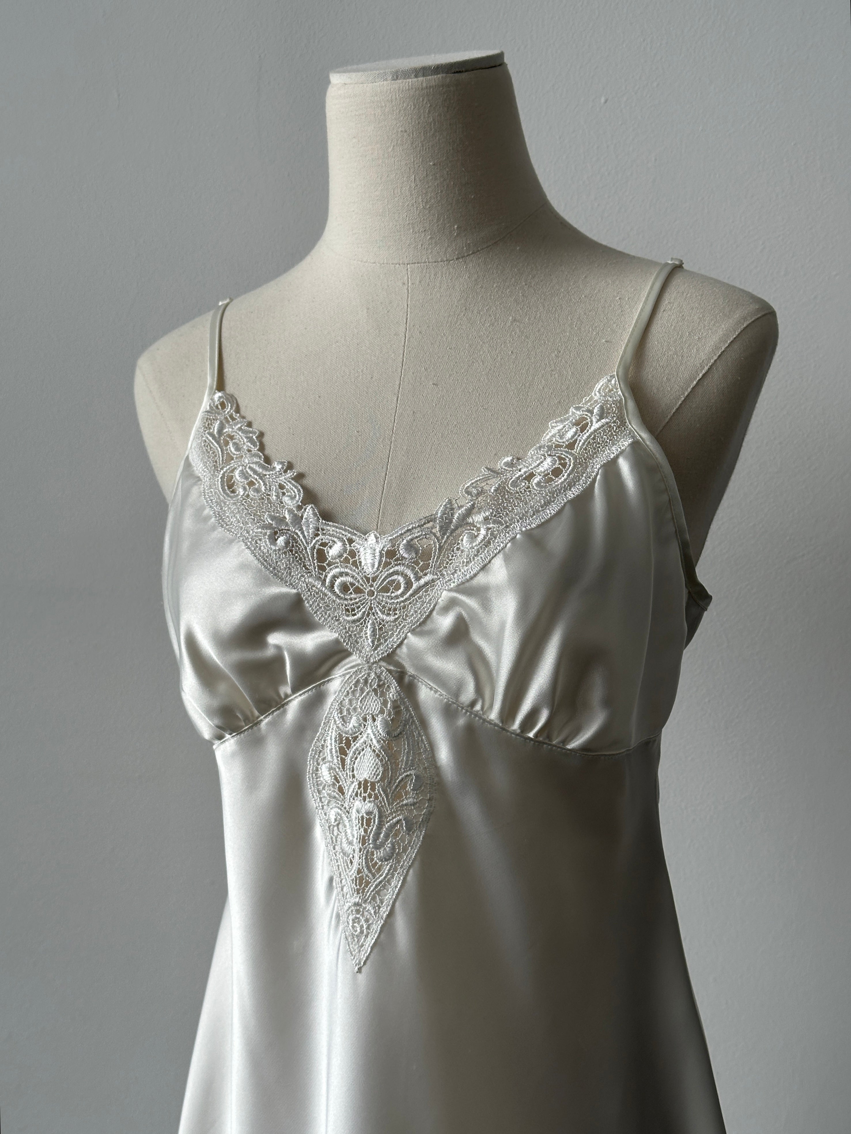 Vintage 2000s Sain Lace Sleeveless Mini Slip Dress - S-M