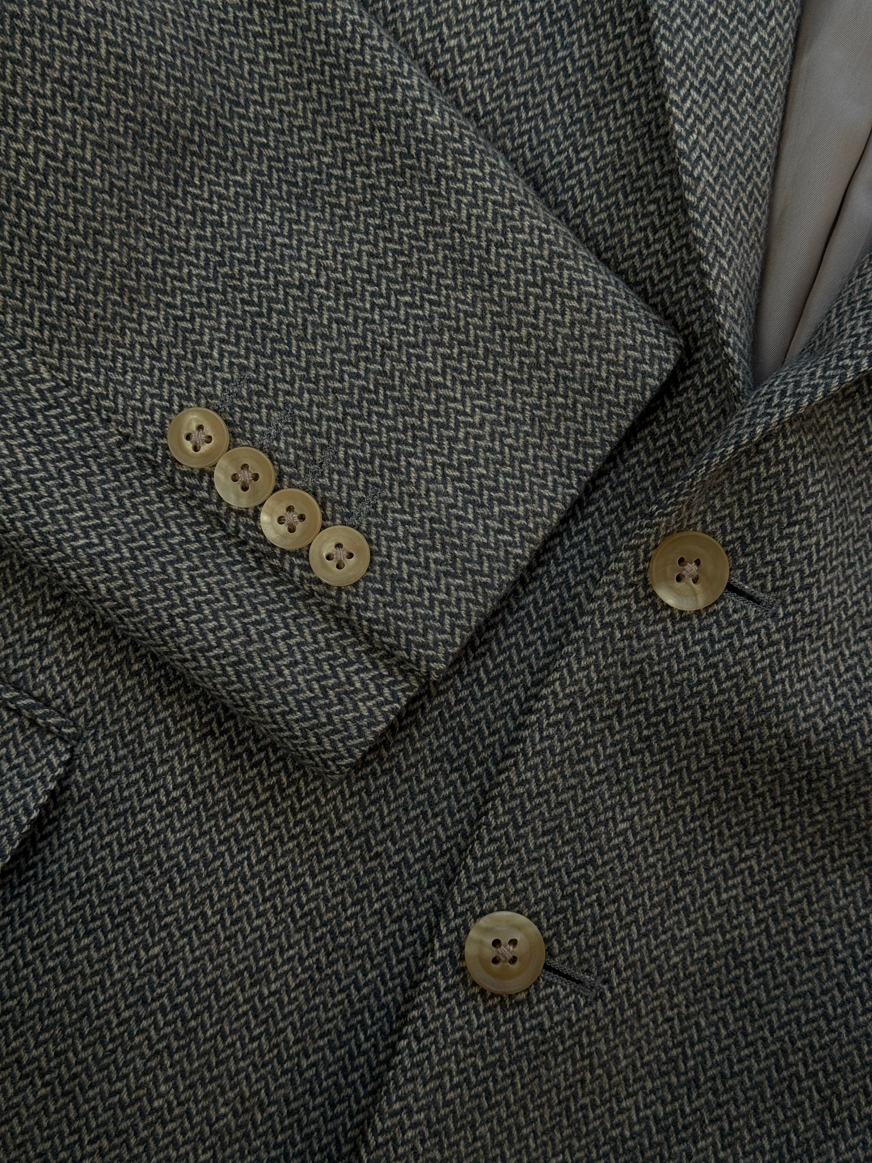 Burberry London 1990s pure wool herringbone blazer in size L, tailored fit with classic pattern and structured collar.