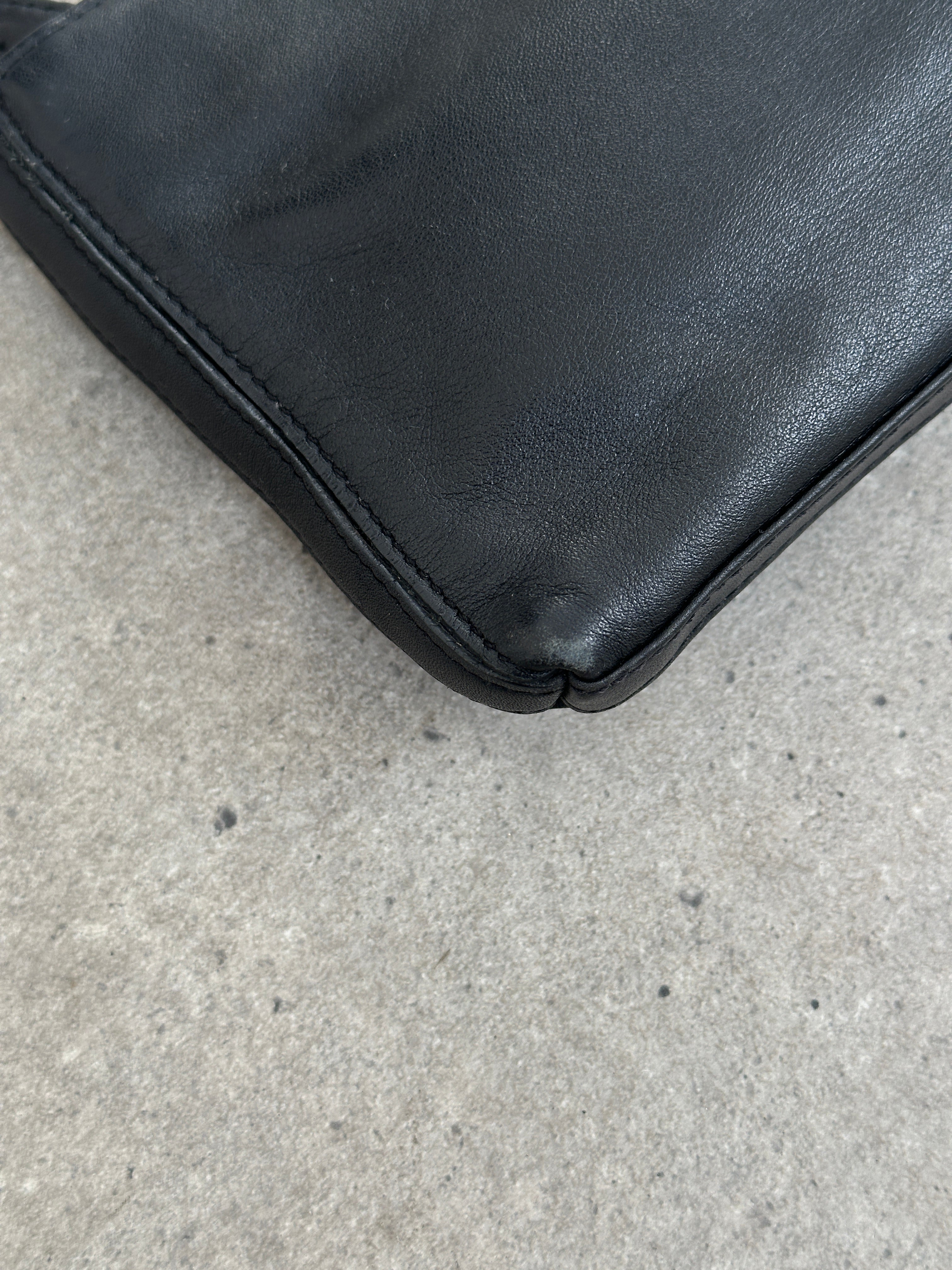 DKNY 2000s Leather Shoulder Bag
