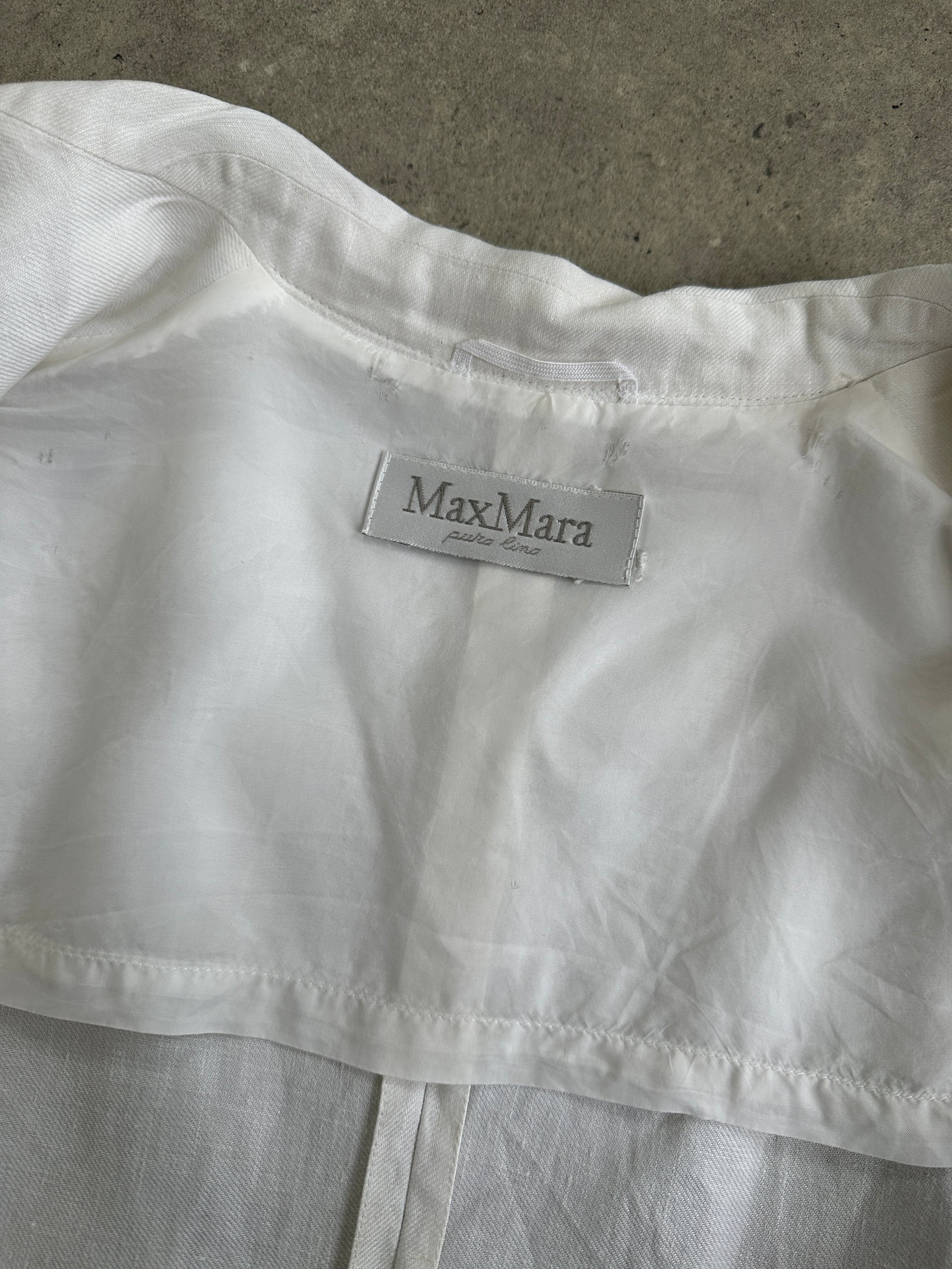 Max Mara 1990s pure linen single-breasted jacket in size S, tailored fit with lapel collar and button closure, light and breathable fabric.