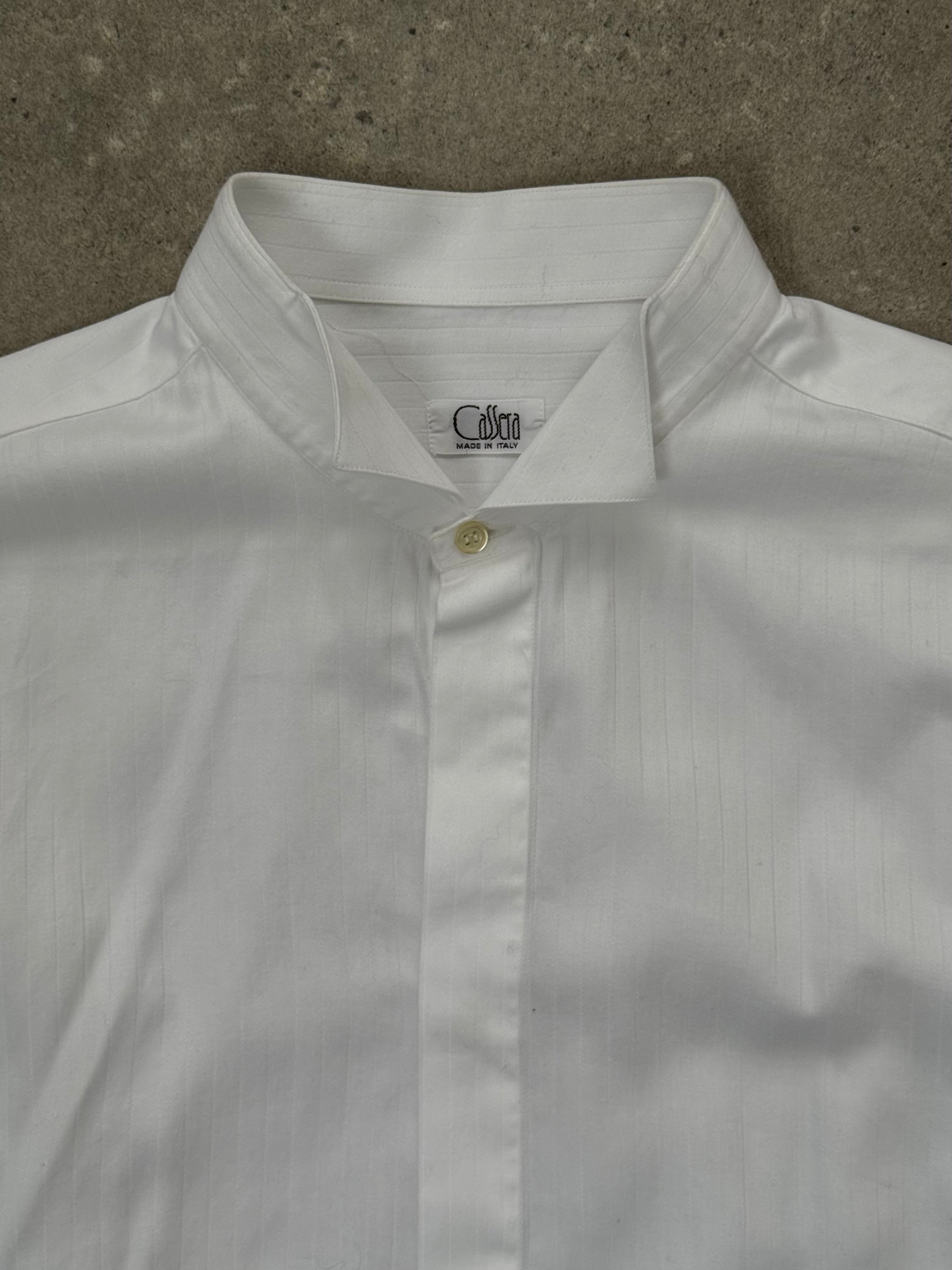 Vintage 1990s Italian concealed placket wing collar shirt in size L, featuring classic design and detailed collar craftsmanship.