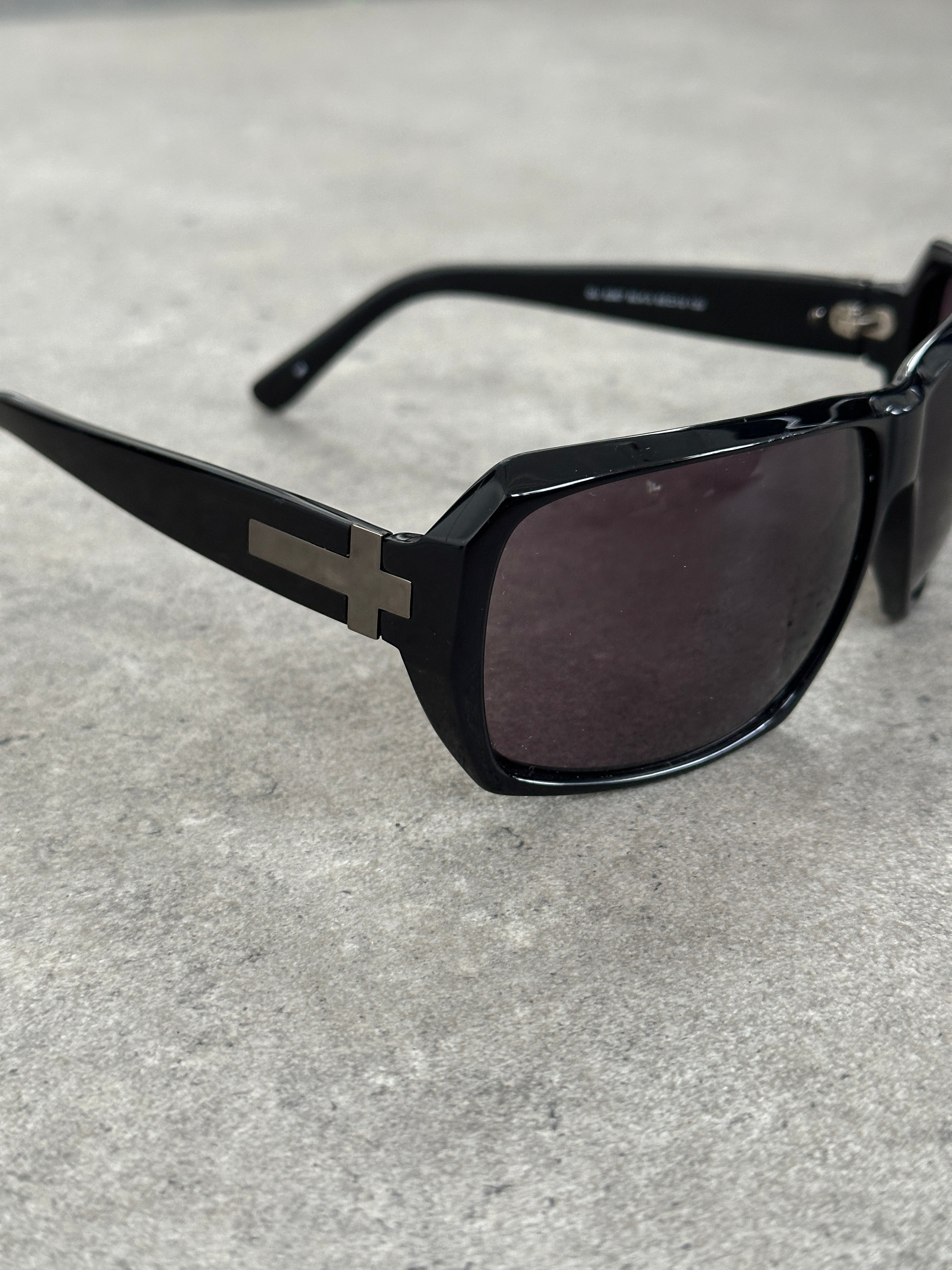 Guess 2000s Oversized Rectangular Sunglasses
