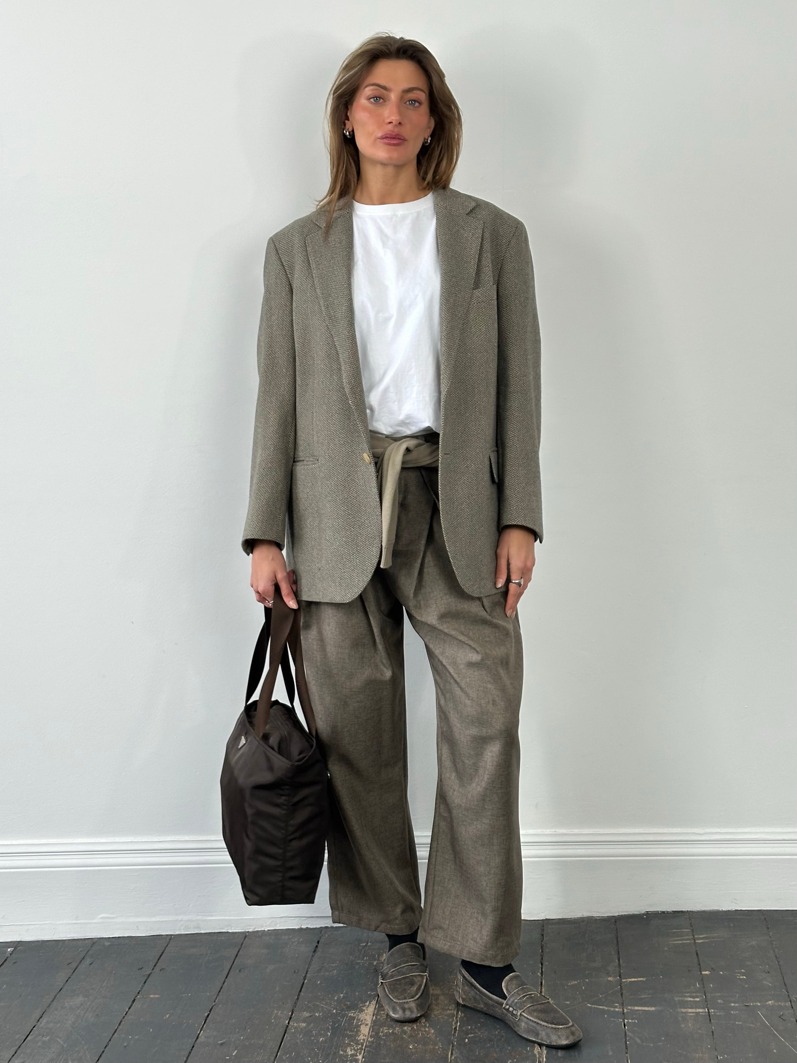 Burberry London 1990s pure wool herringbone blazer in size L, tailored fit with classic pattern and structured design.