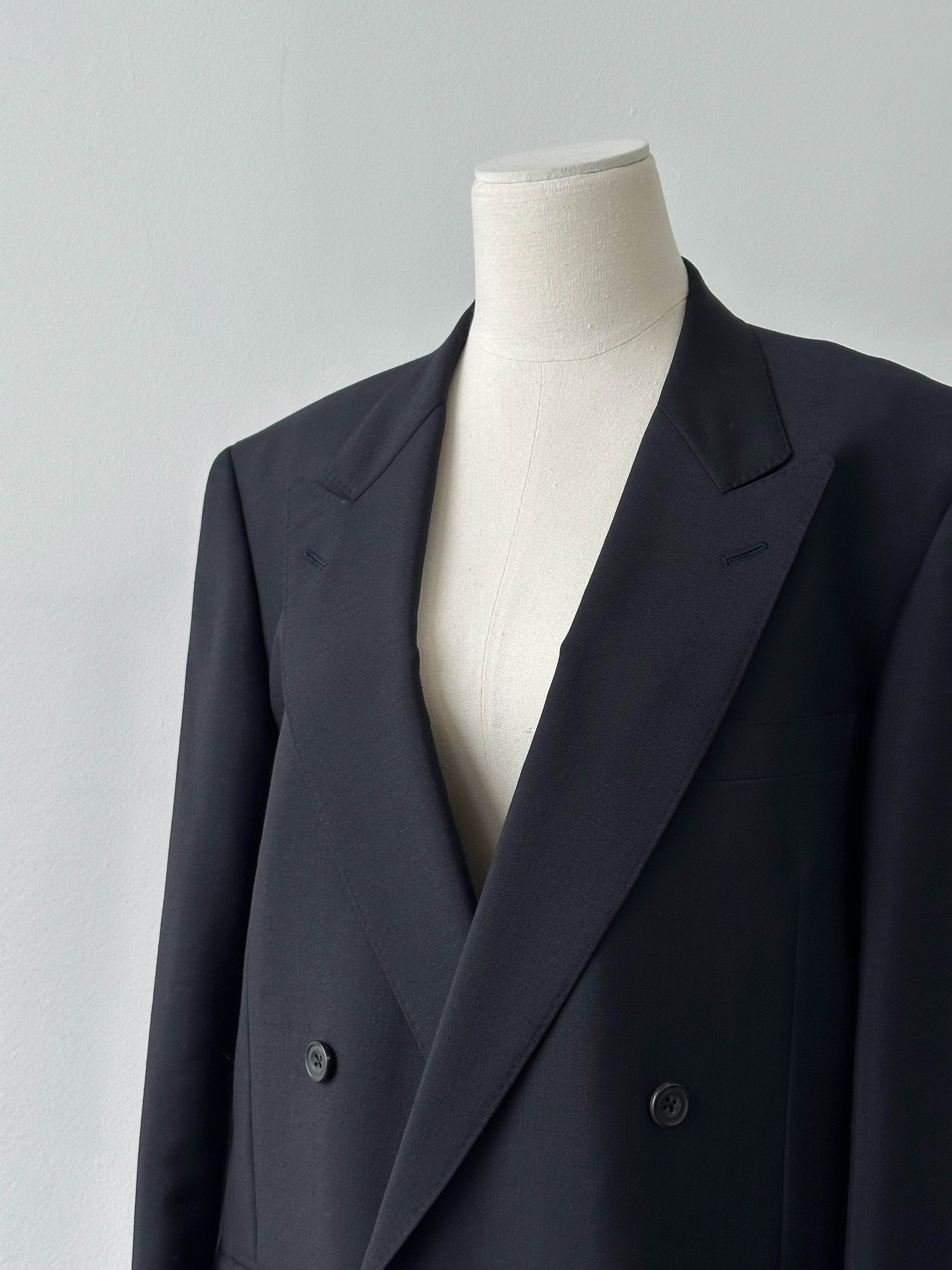 Burberry 1990s wool mohair double-breasted blazer in size L/XL, featuring classic tailored fit and luxurious fabric details.