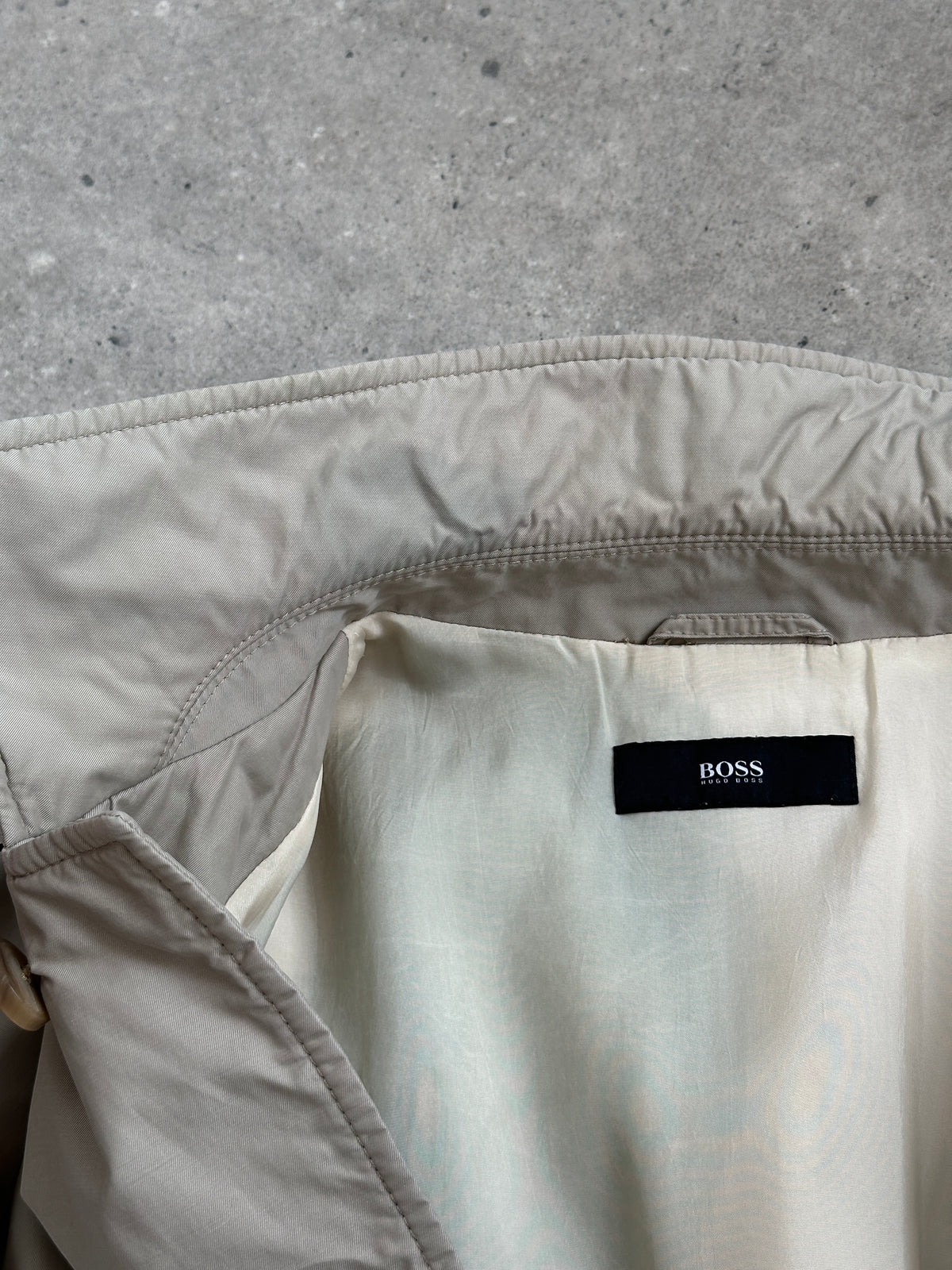 Hugo Boss 2000s high neck belted trench coat in size L, featuring a classic beige design and waist belt for a stylish look.