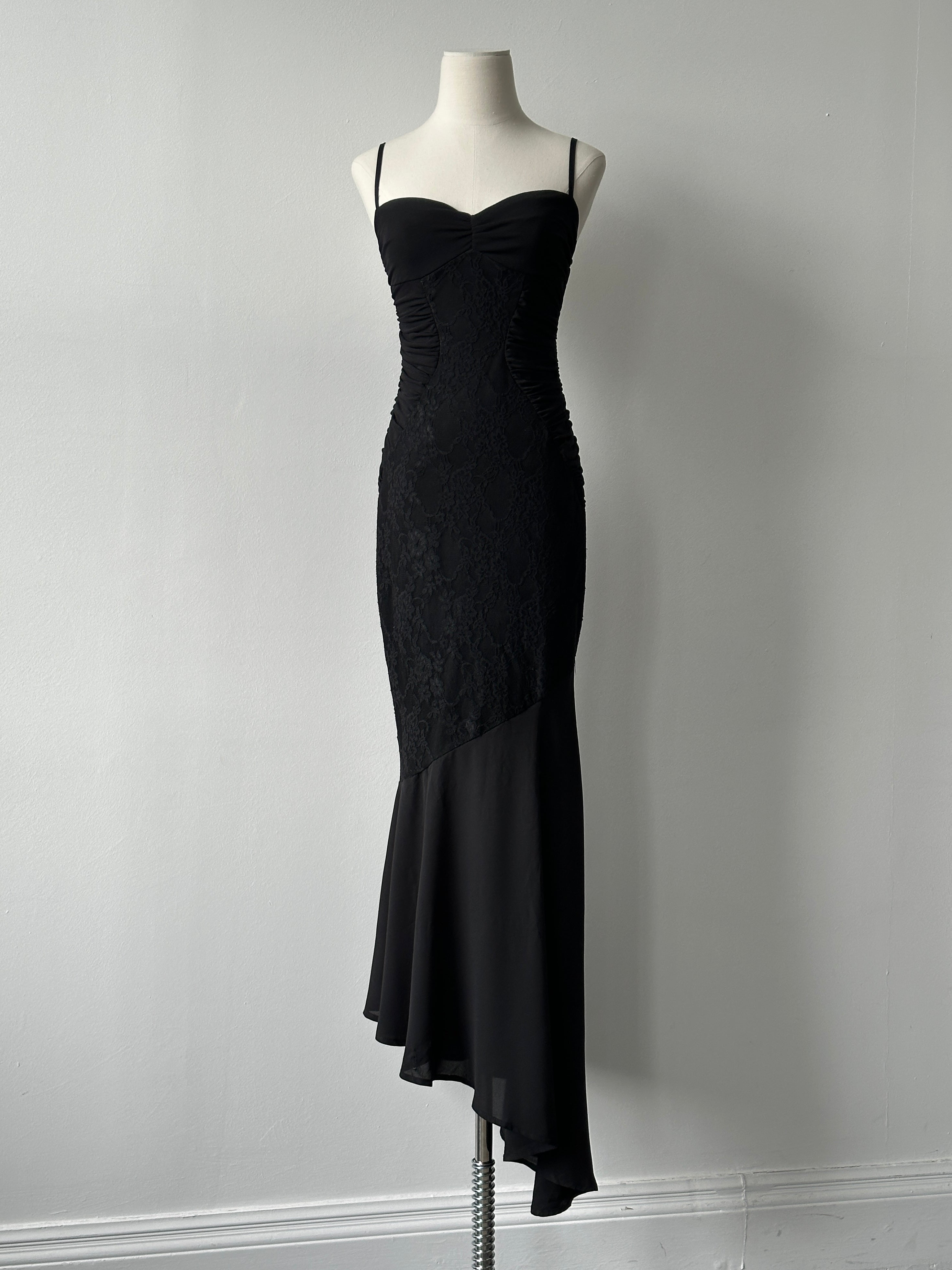 Vintage 2000s Ruched Asymmetric Lace Floor Length Dress - S-M
