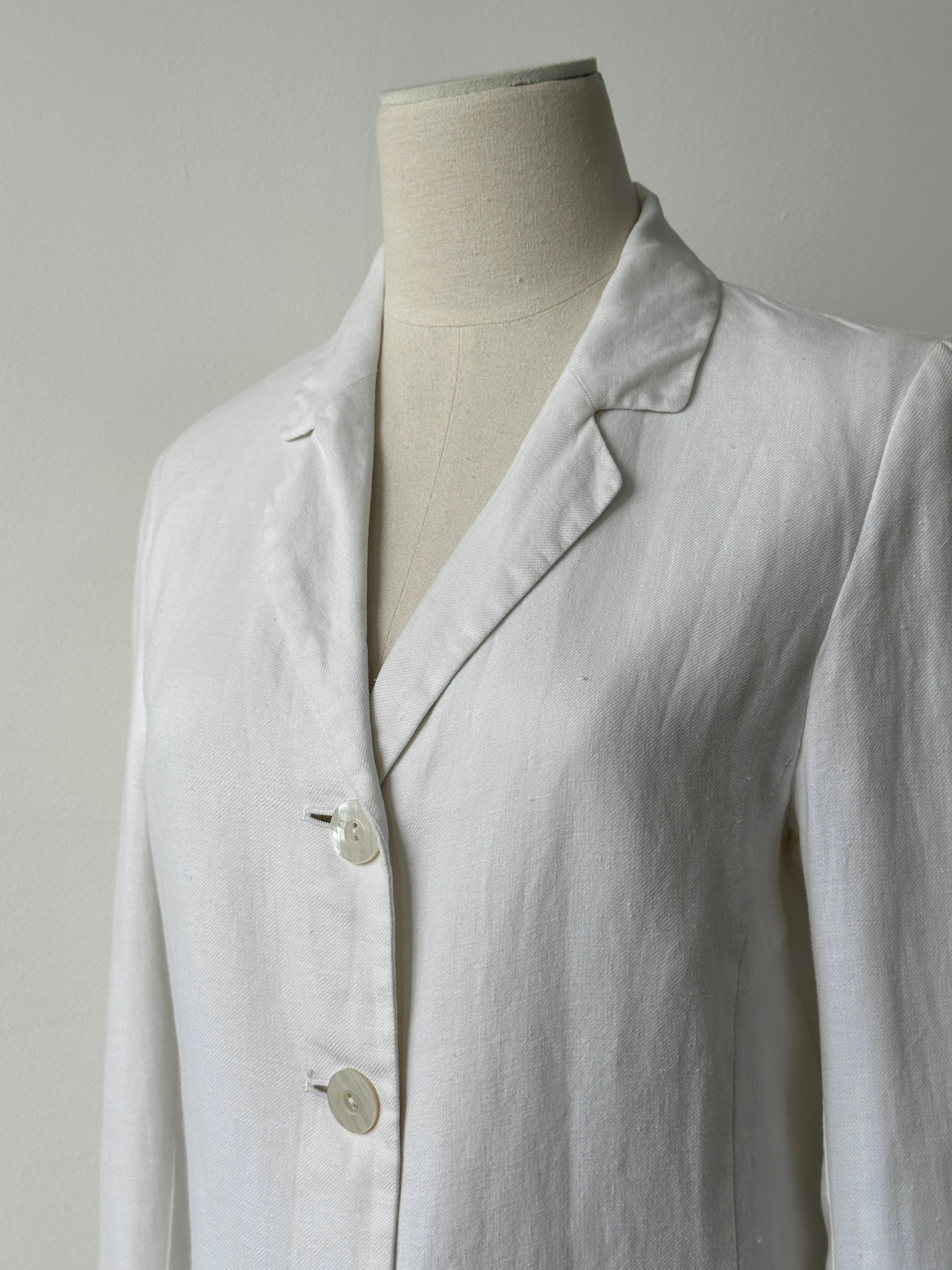 Max Mara 1990s pure linen single-breasted jacket in size S, lightweight and stylish, with a classic collar and tailored fit.