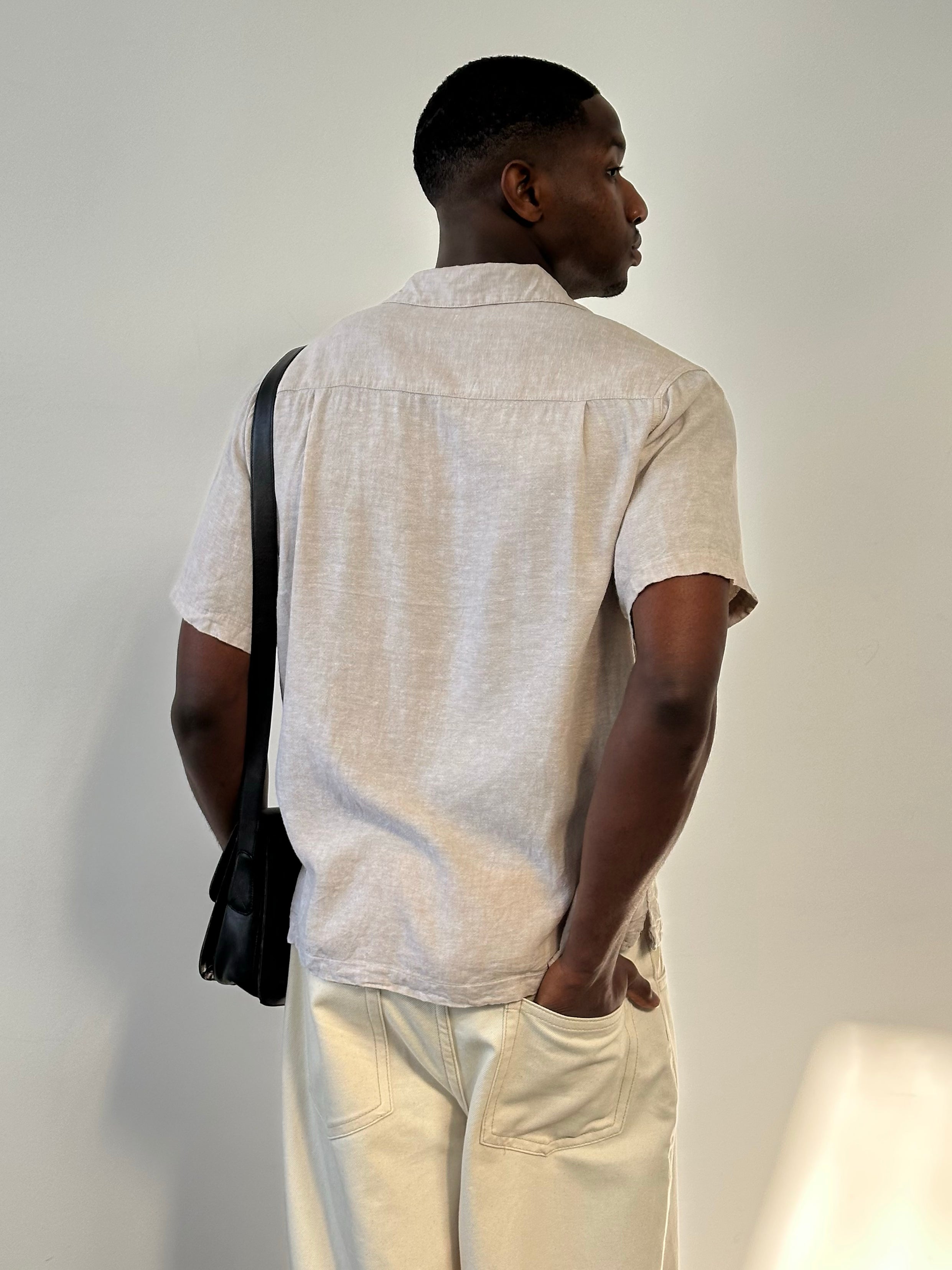 Vintage 2000s linen cotton short sleeve stripe shirt, size M, featuring a classic casual design with horizontal blue and white stripes.