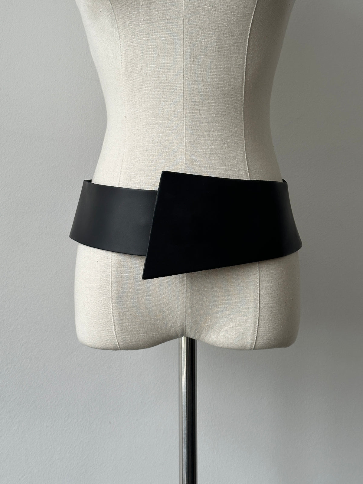 Vintage 1990s Calf Leather Chunky Minimal Belt - W34