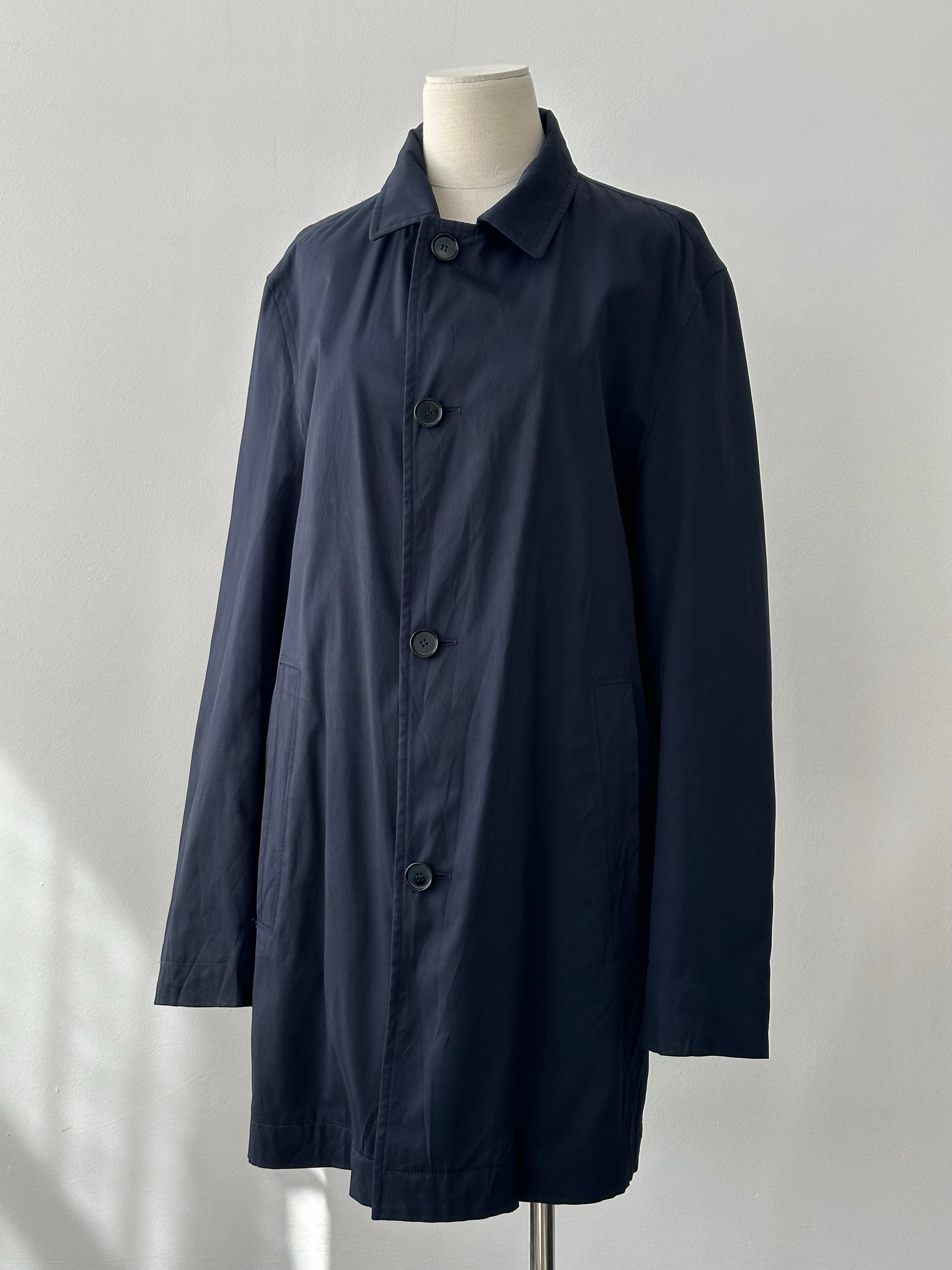 Hugo Boss 2000s cotton water-repellent trench coat in size L, beige color, featuring classic collar and button details.