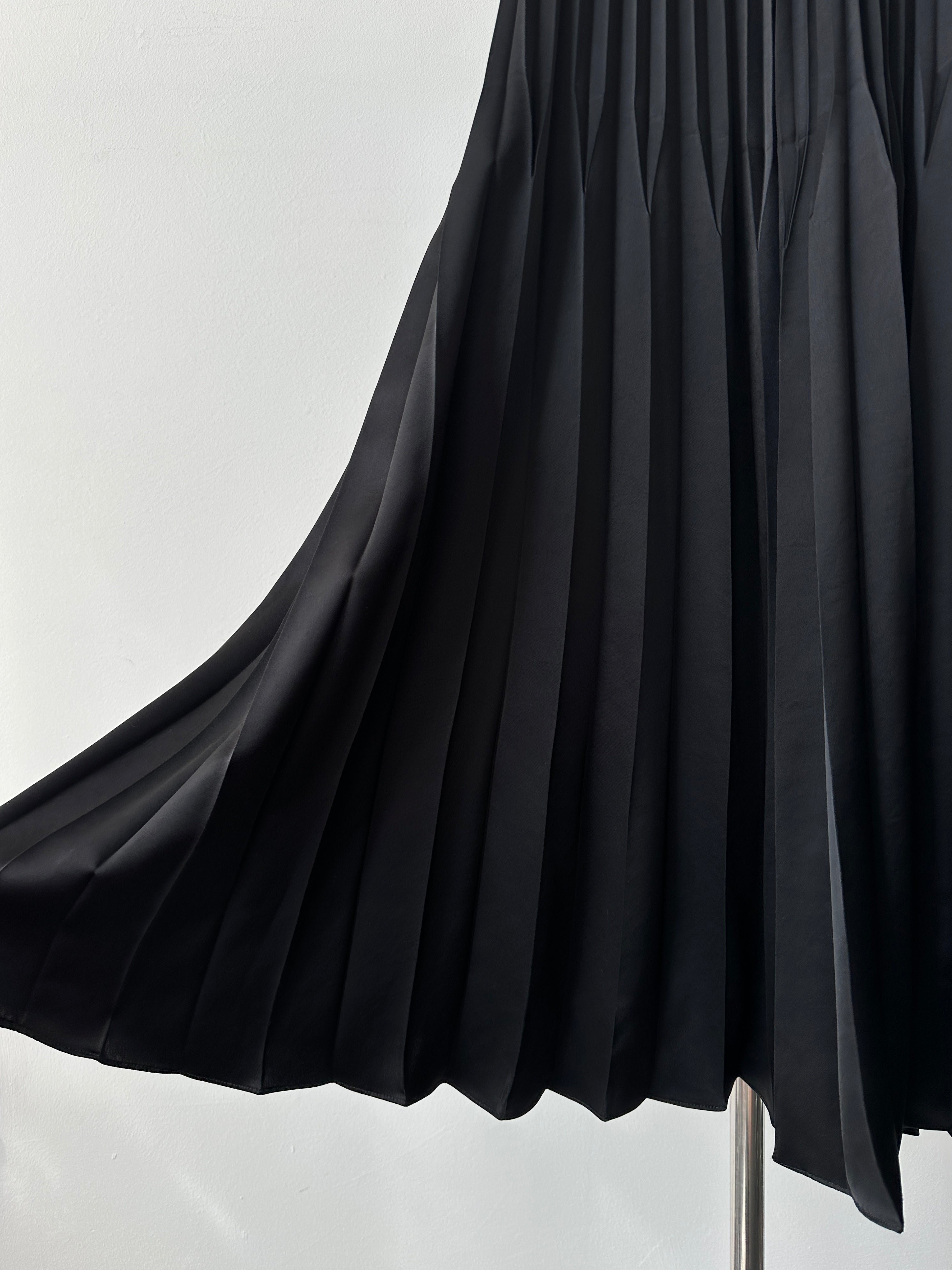 Donna Karan 2000s Sleeveless Pleated Midi Dress - XS-S