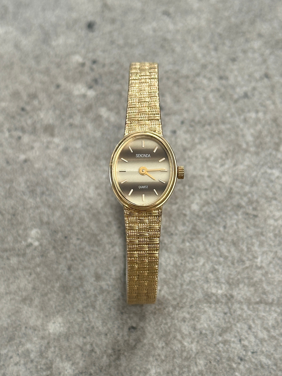 Vintage Sekonda 1980s Gold Tone Oval Bracelet Watch