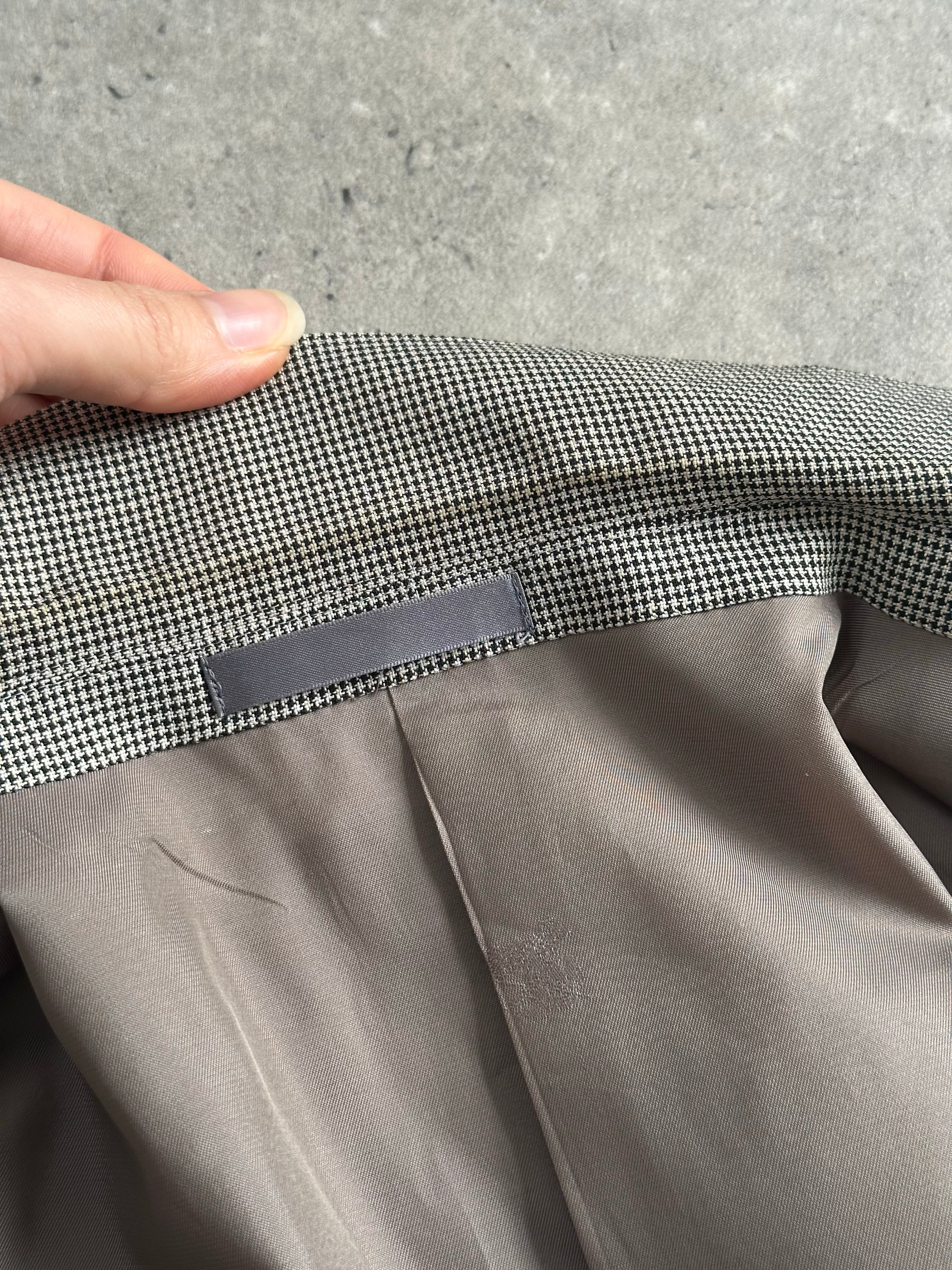 Burberry 1990s bespoke button wool double-breasted blazer in size L, tailored fit with classic check lining and gold-tone buttons.