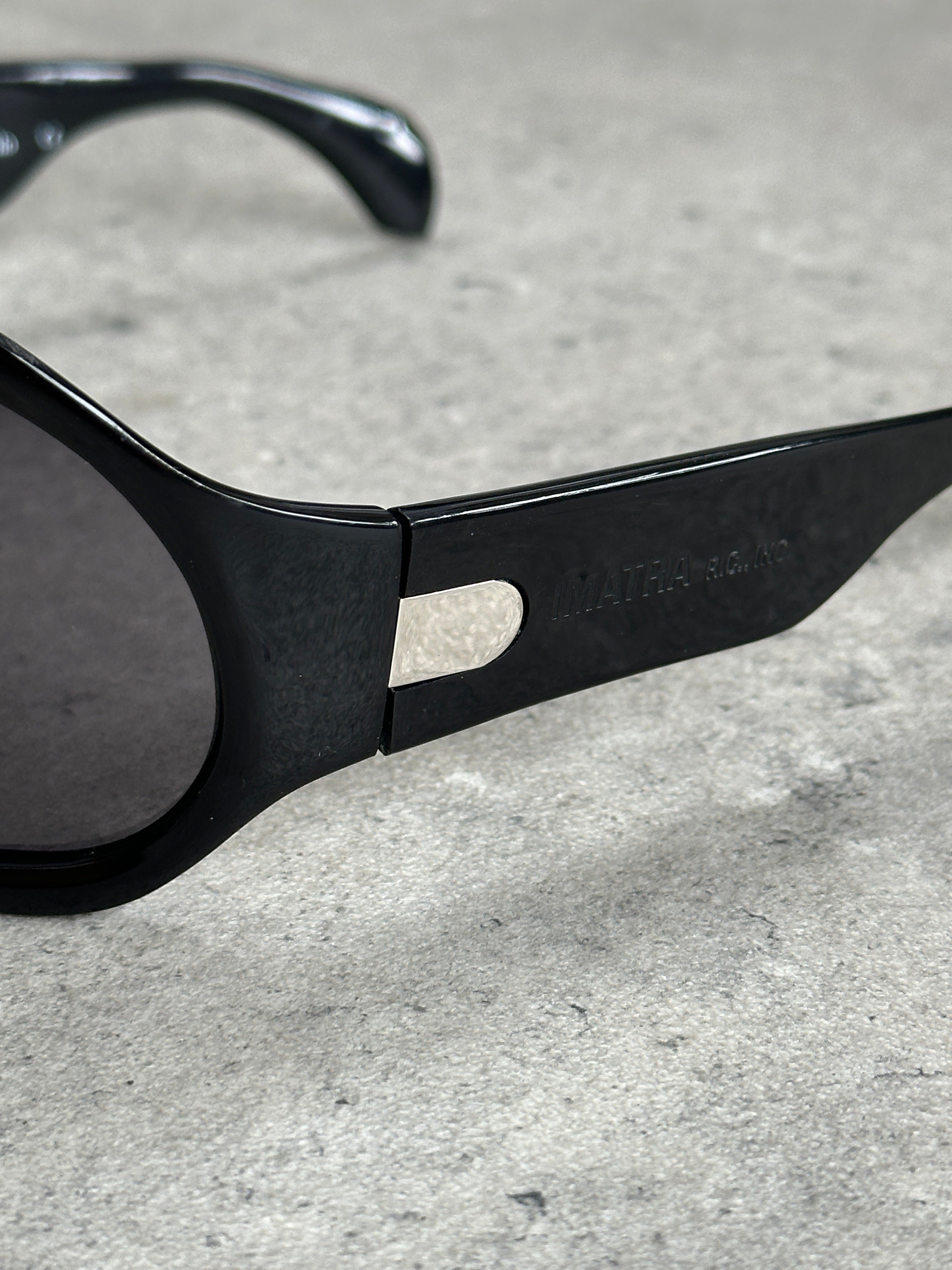 Vintage 2000s oversized shield sunglasses with dark tinted lenses and bold frame, showcasing a retro, oversized eyewear style.