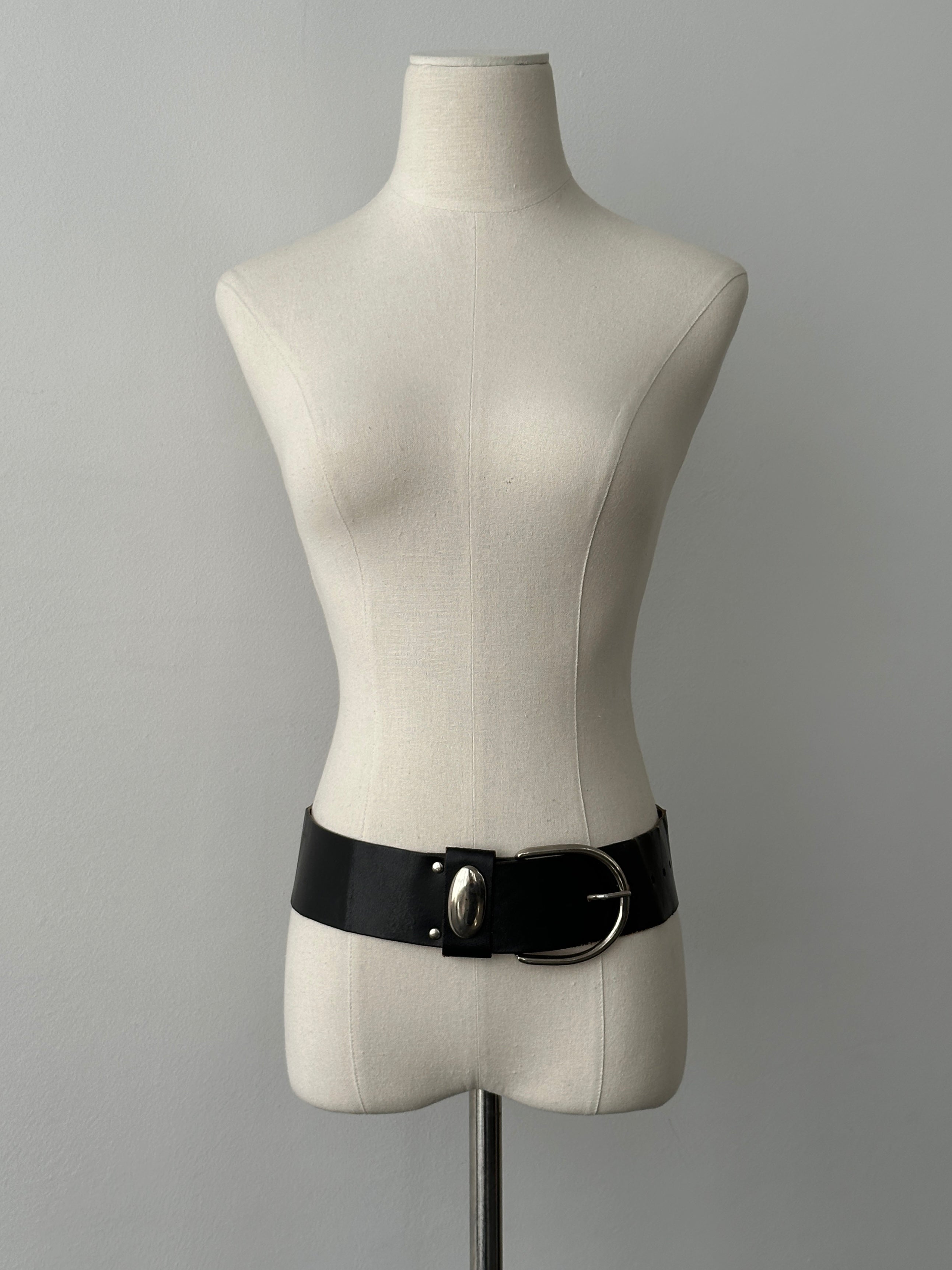 French Vintage 1990s Leather Chunky Belt - W23-28