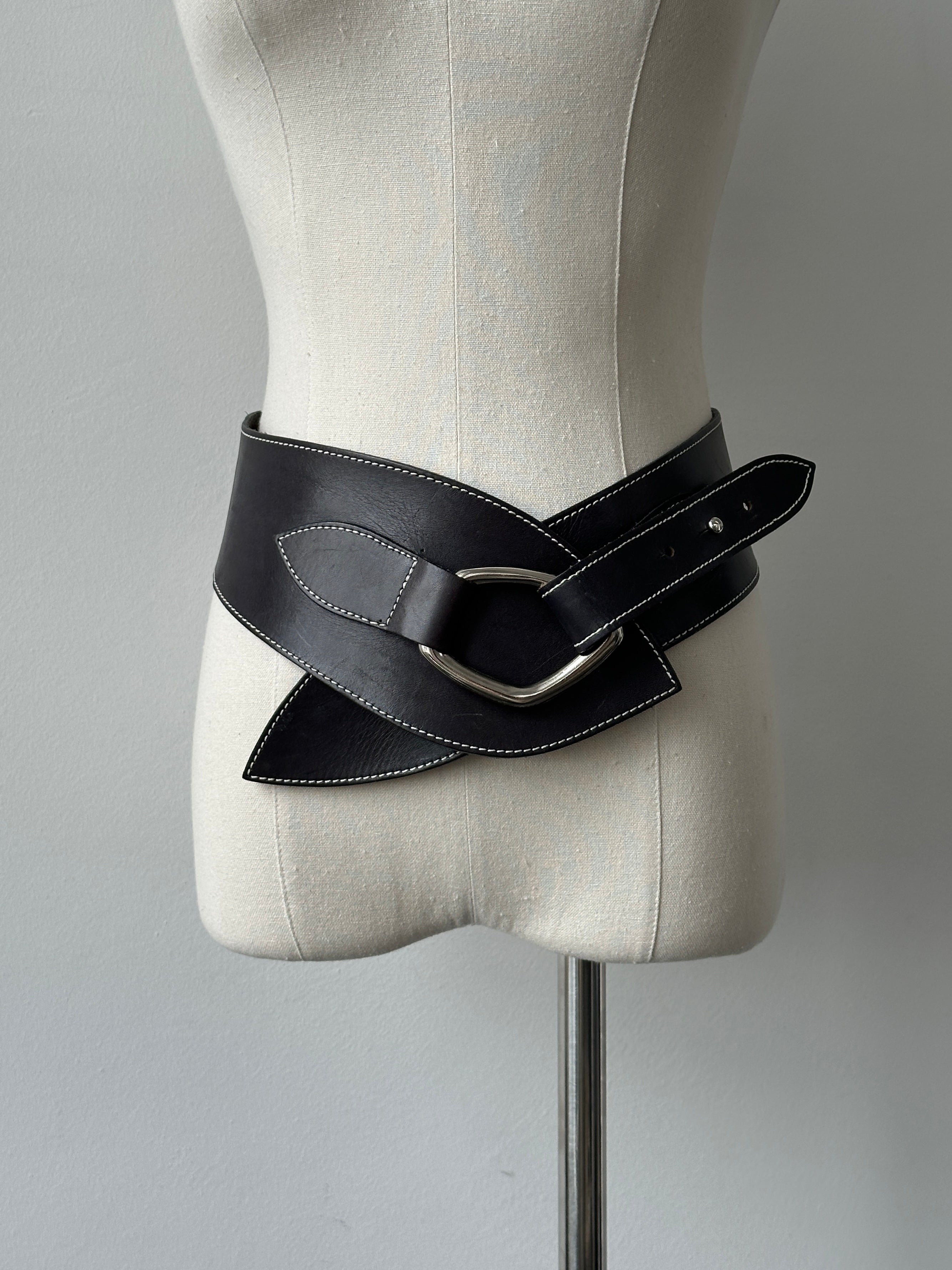 British Vintage 1990s Leather Chunky Belt - W28-30