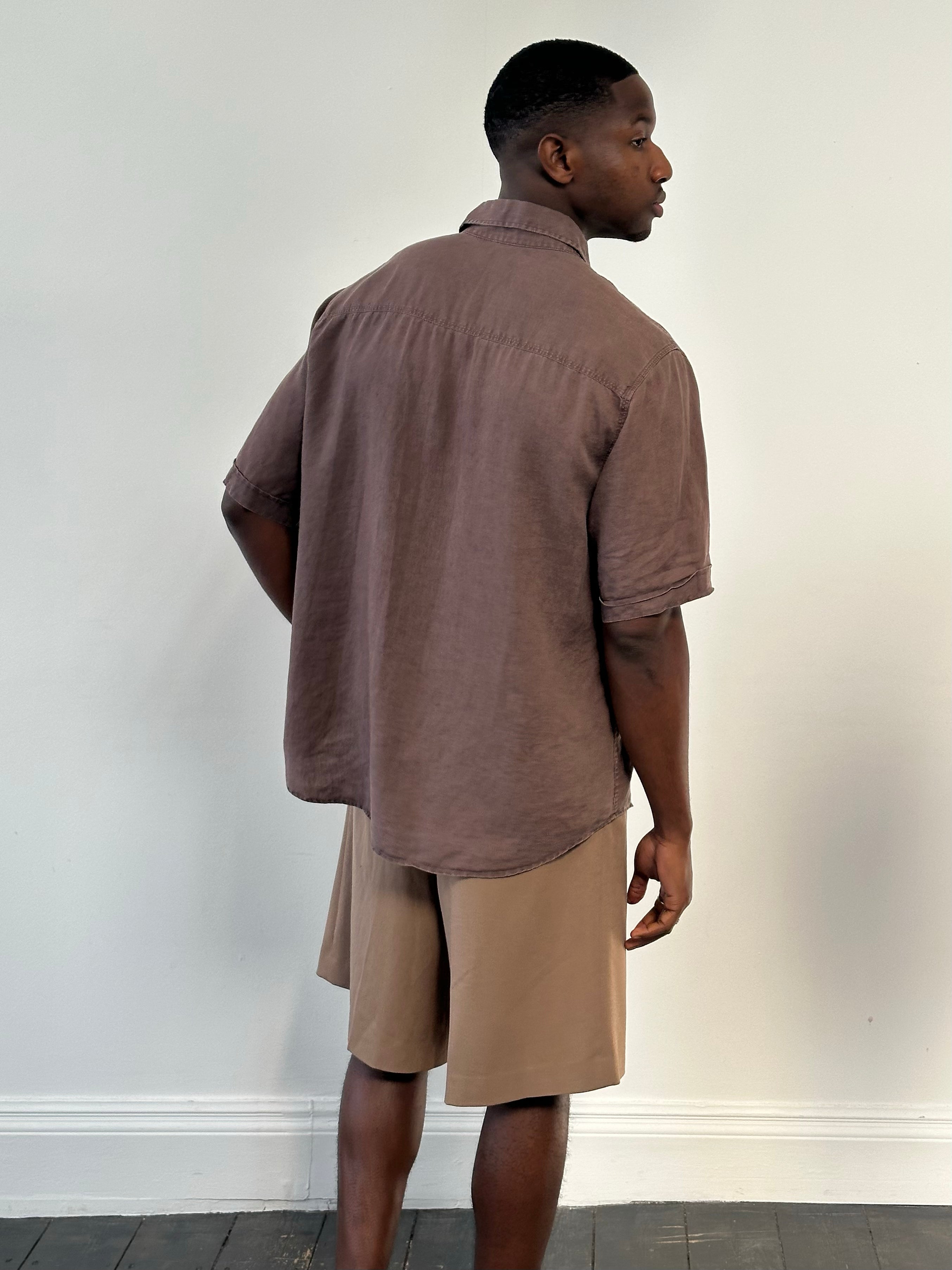 Vintage 2000s pure linen short sleeve shirt in XL style, lightweight and breathable with a classic casual design.