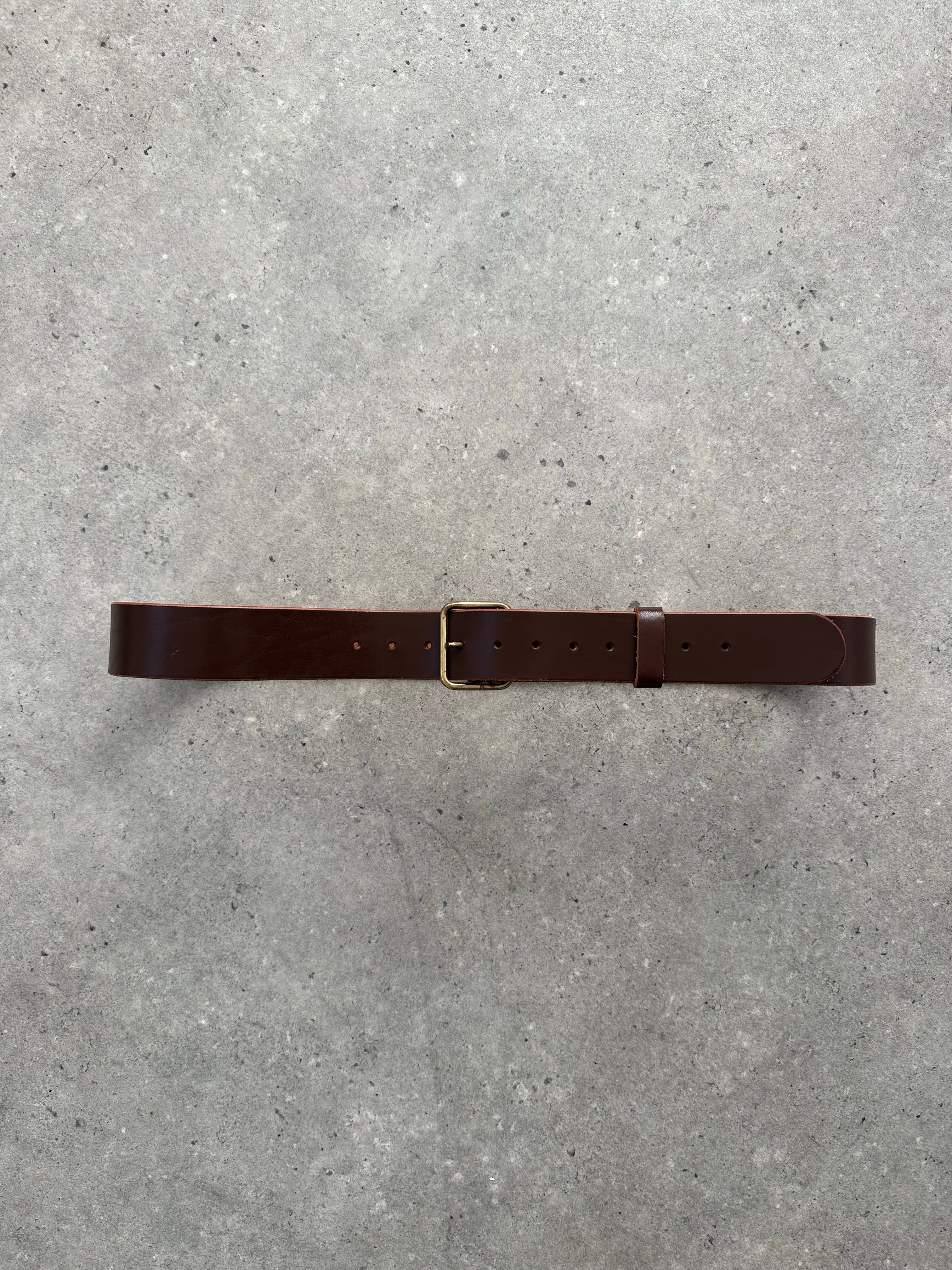 Vintage 2000s leather belt with metal buckle, W36-44, classic style, textured leather, vintage brand details visible.