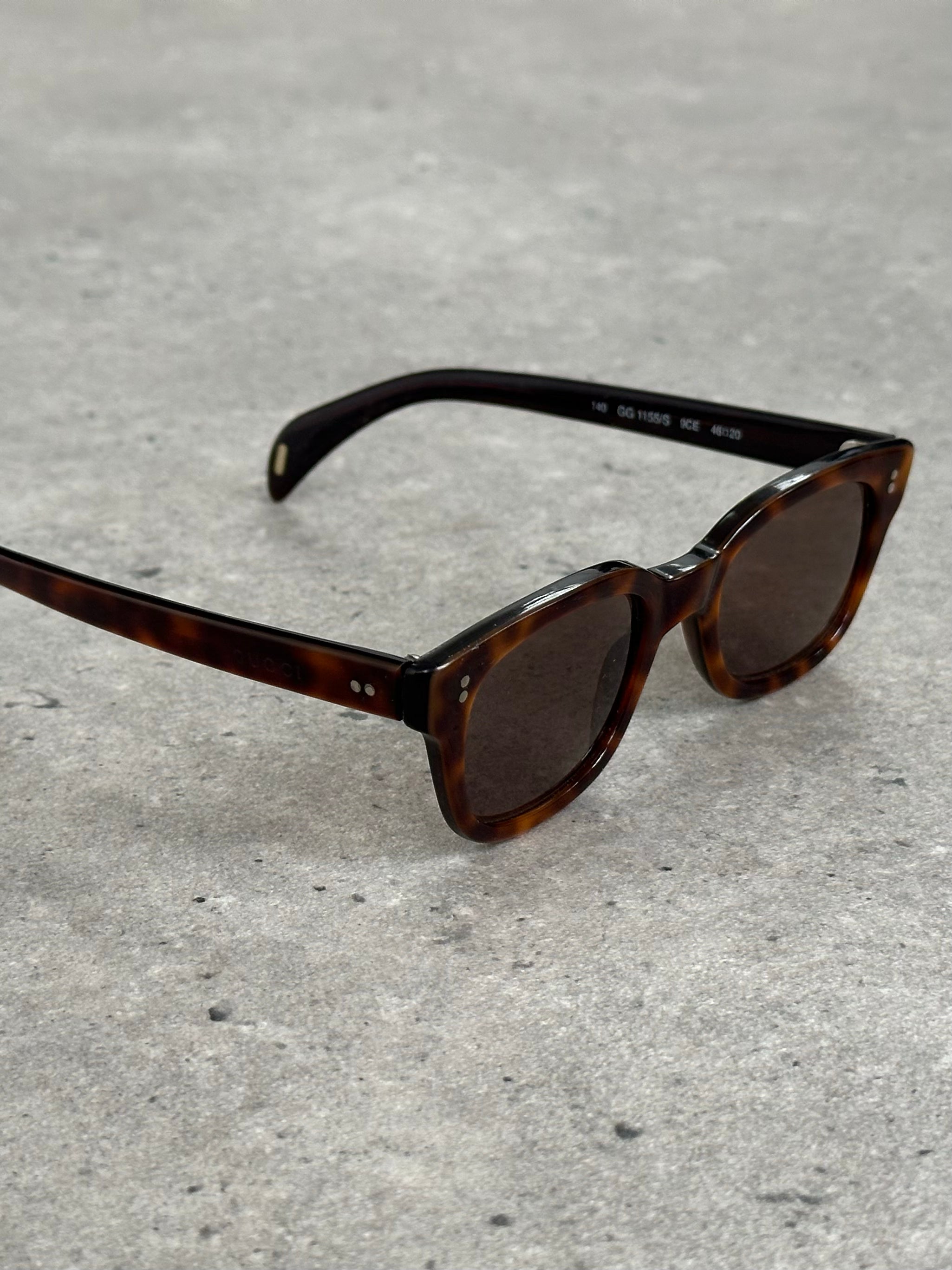 Gucci 2000s Tom Ford tortoiseshell rectangle logo sunglasses with dark lenses and bold frame, stylish and vintage-inspired eyewear.