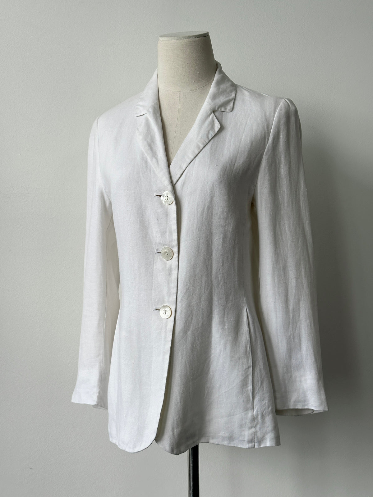 Max Mara 1990s pure linen single-breasted jacket in size S, shown with lapels and tailored fit, light neutral color.