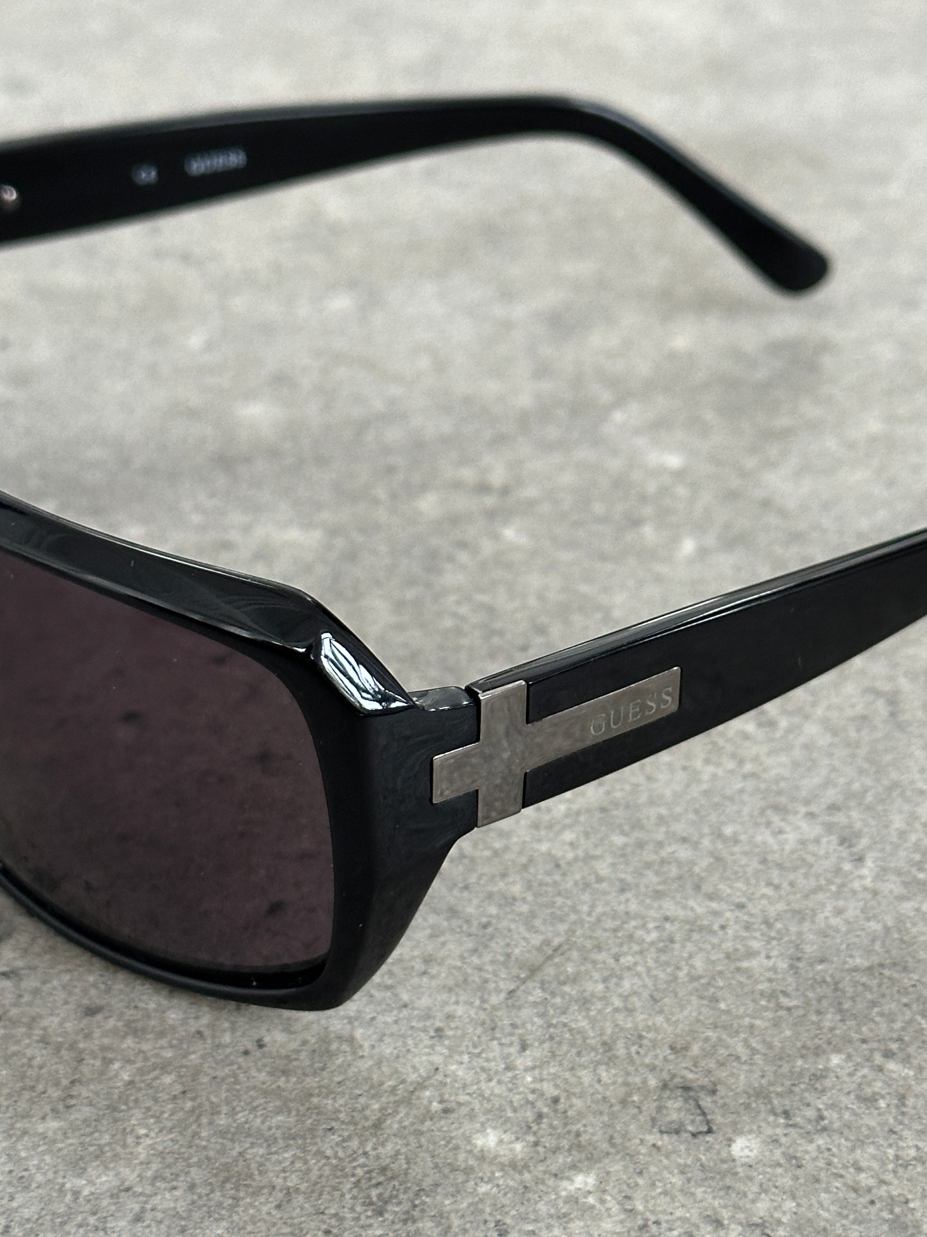 Guess 2000s Oversized Rectangular Sunglasses