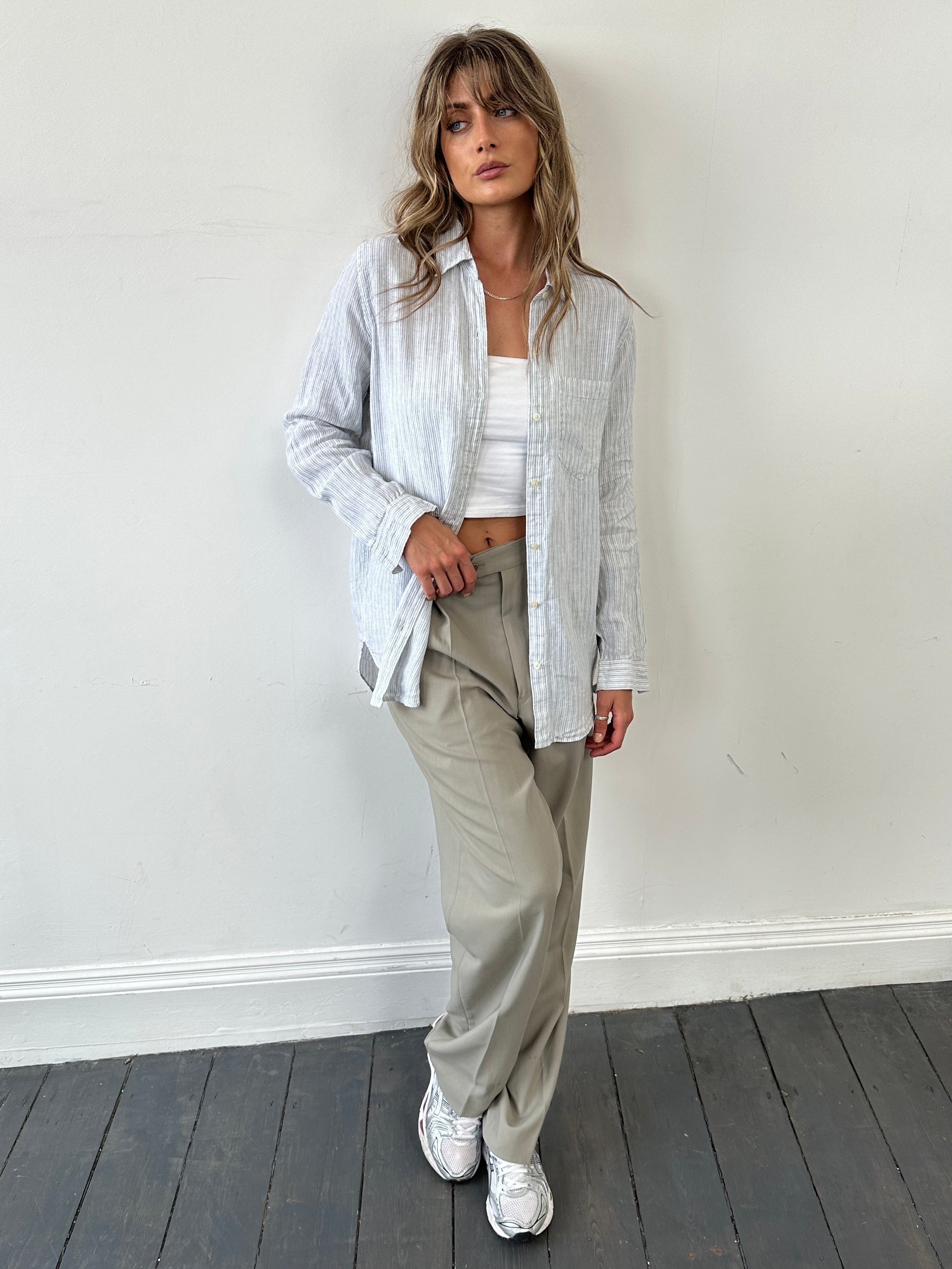 GAP pinstripe linen shirt in size M, featuring a classic collar and long sleeves, displayed on a hanger.