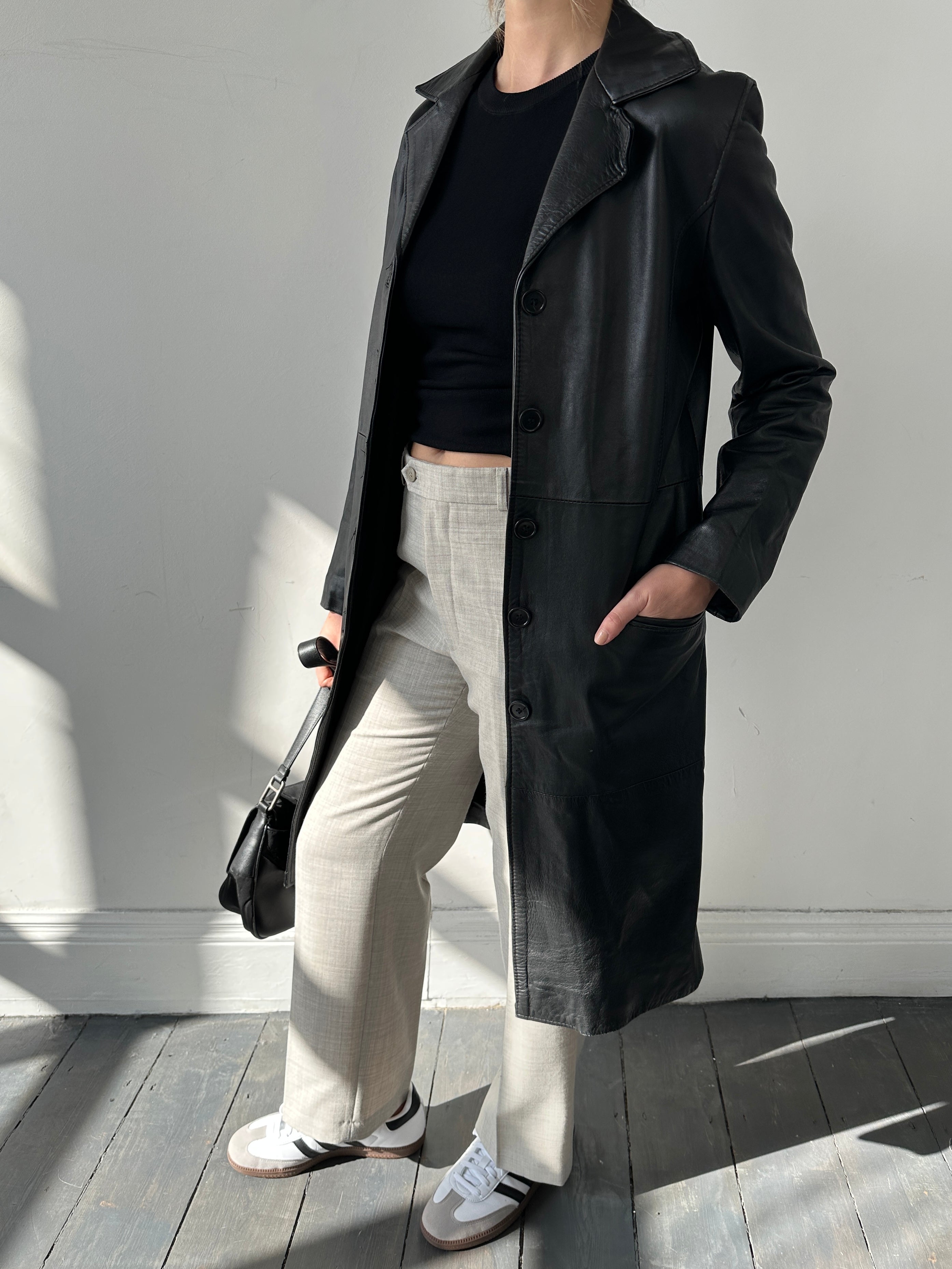 Vintage Italian leather jacket in XS, stylish vintage design with classic craftsmanship and rich leather texture.
