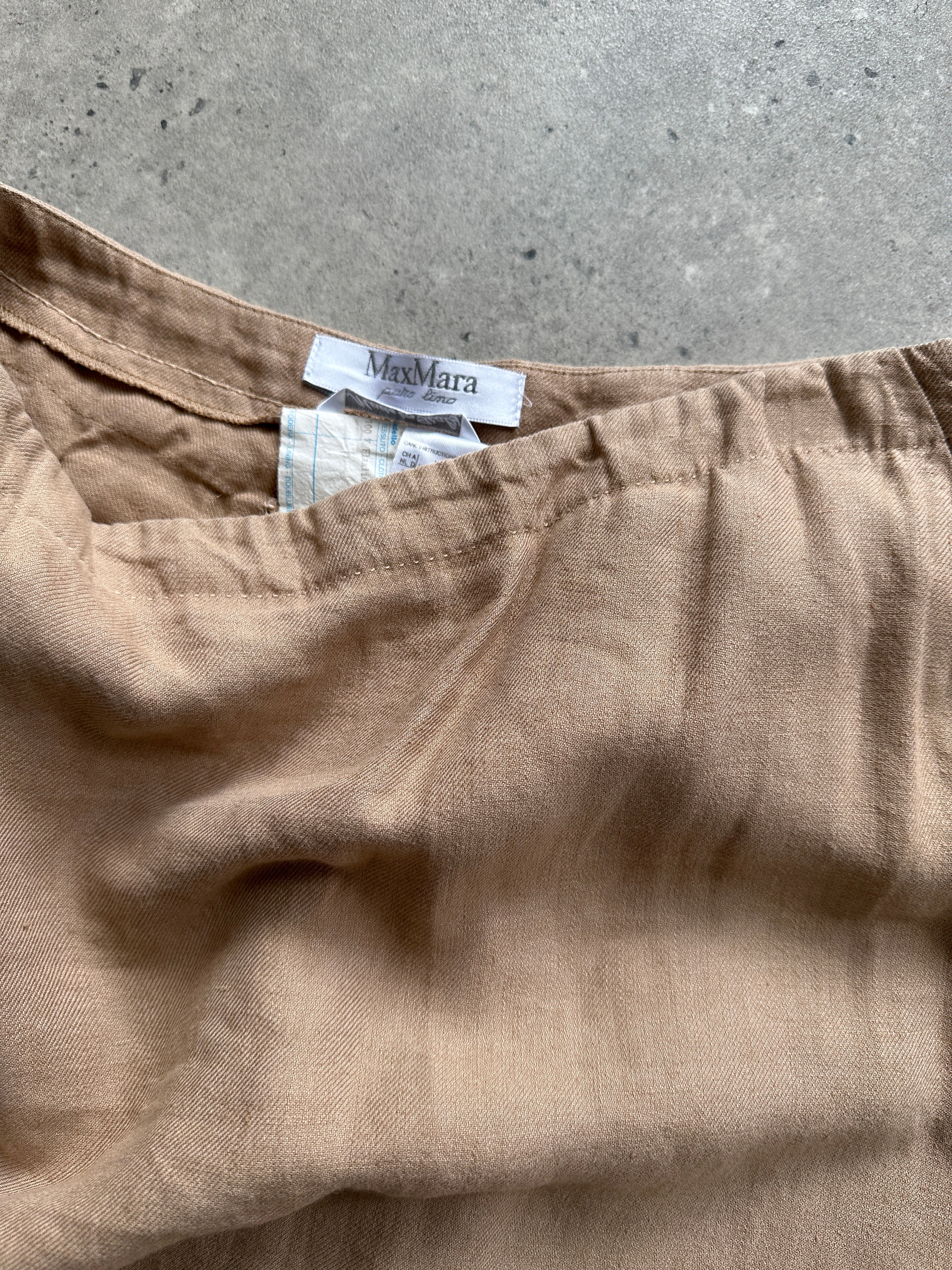 Max Mara pure linen midi skirt in W28 laid flat, showcasing its lightweight, breathable fabric and classic A-line design.