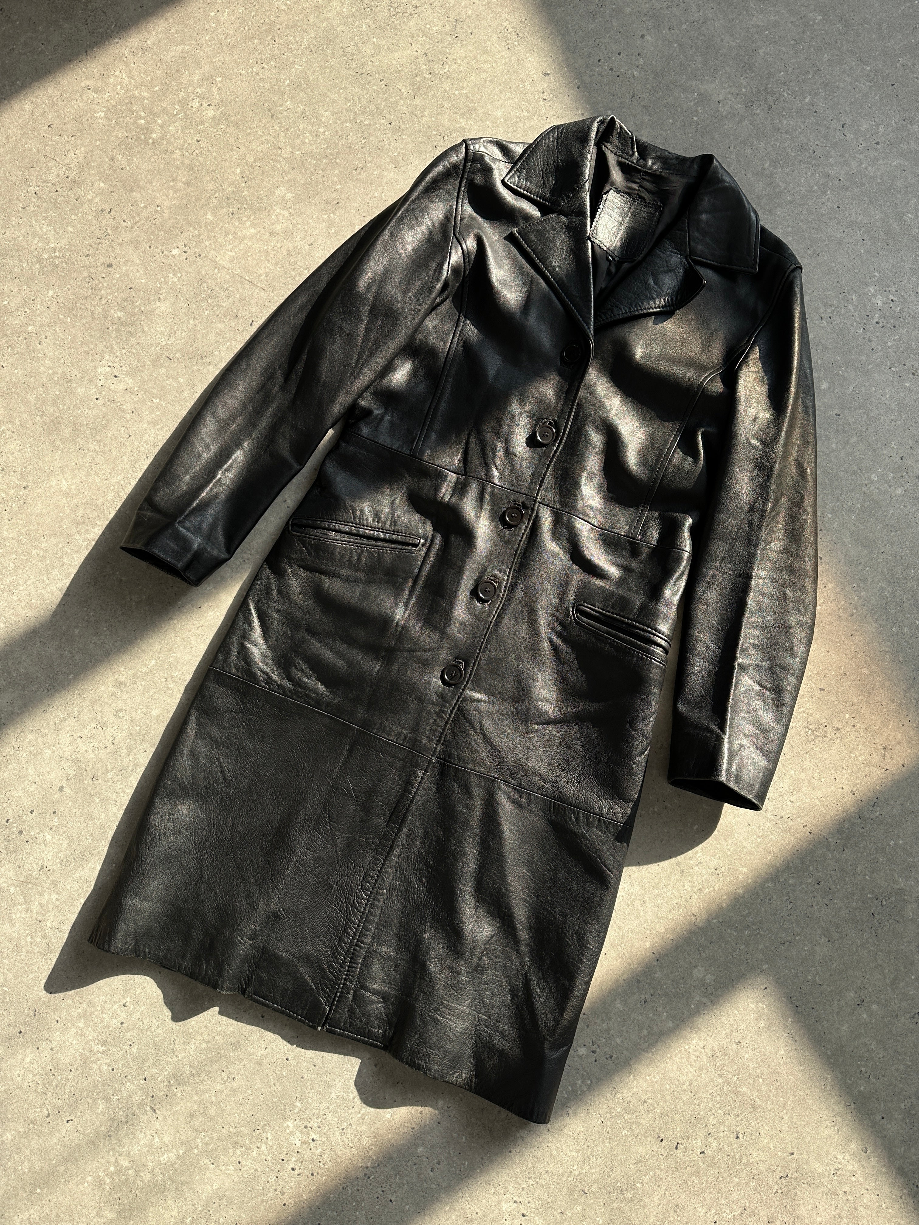 Italian vintage leather jacket in XS style, showcasing classic design and rich leather texture from the Vintage brand.